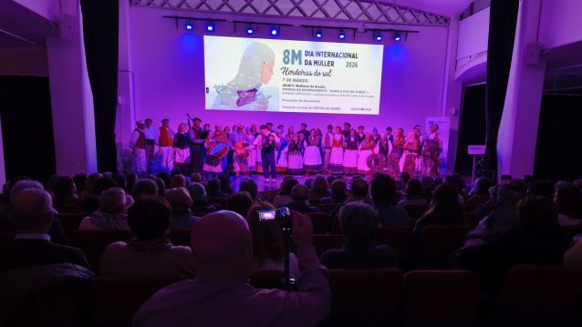 Entrega del premio 'María a das Mil Flores' a Estrella Cortegoso