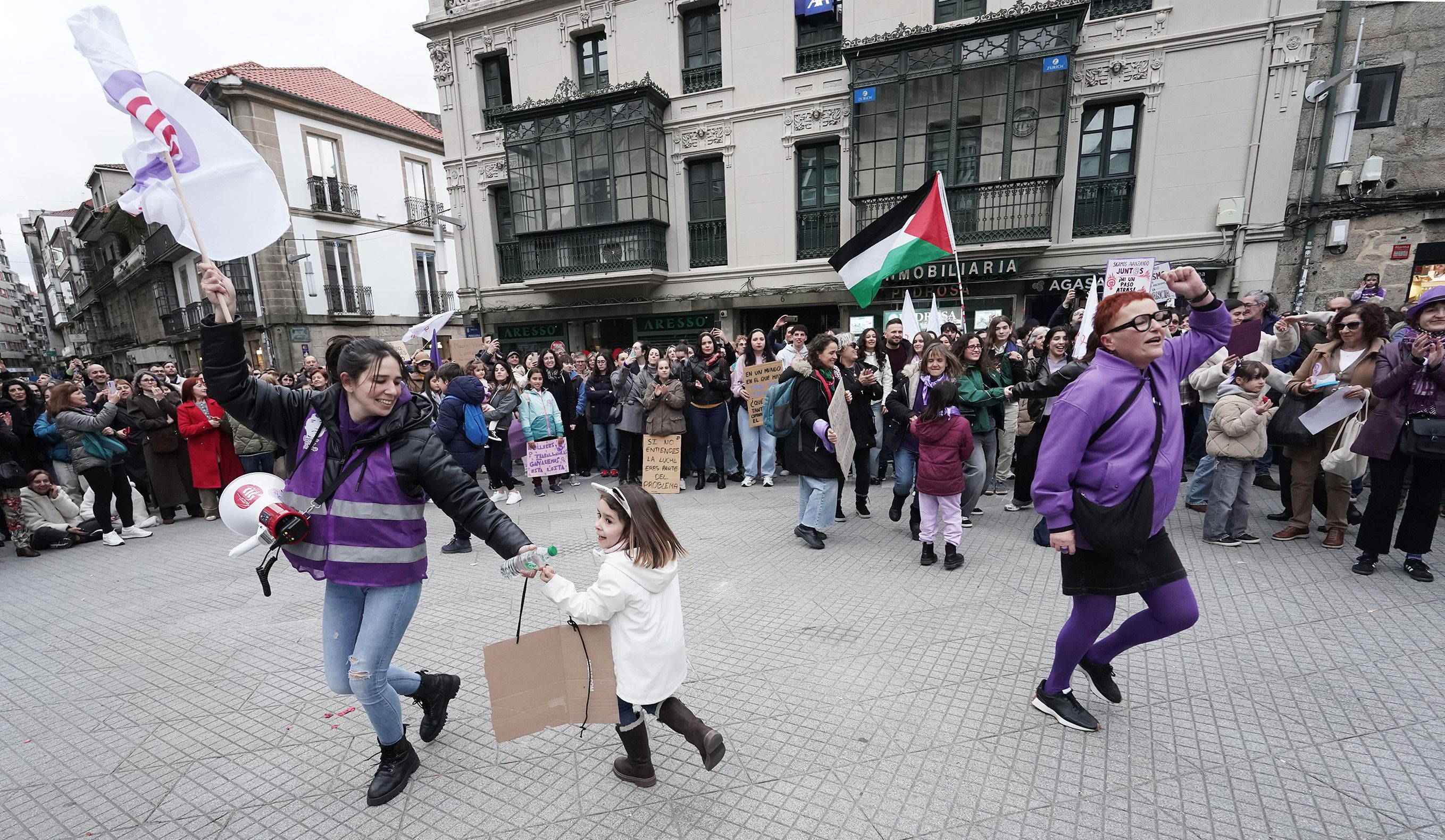 Manifestación del 8M en Pontevedra convocada por la Marcha Mundial de las Mujeres Manifestación del 8M en Pontevedra convocada por la Marcha Mundial de las Mujeres