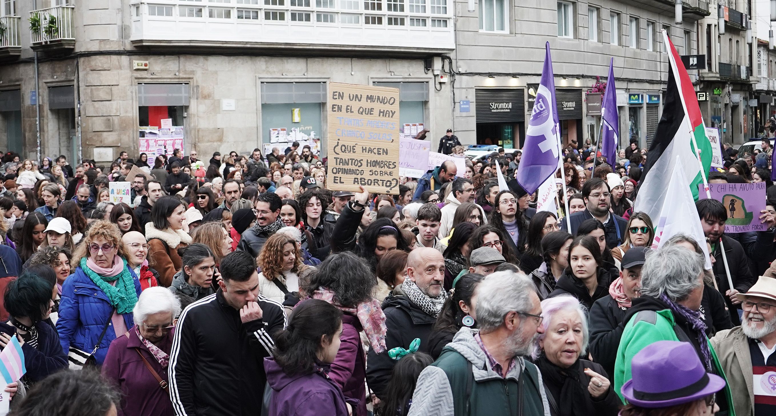 Manifestación del 8M en Pontevedra convocada por la Marcha Mundial de las Mujeres Manifestación del 8M en Pontevedra convocada por la Marcha Mundial de las Mujeres