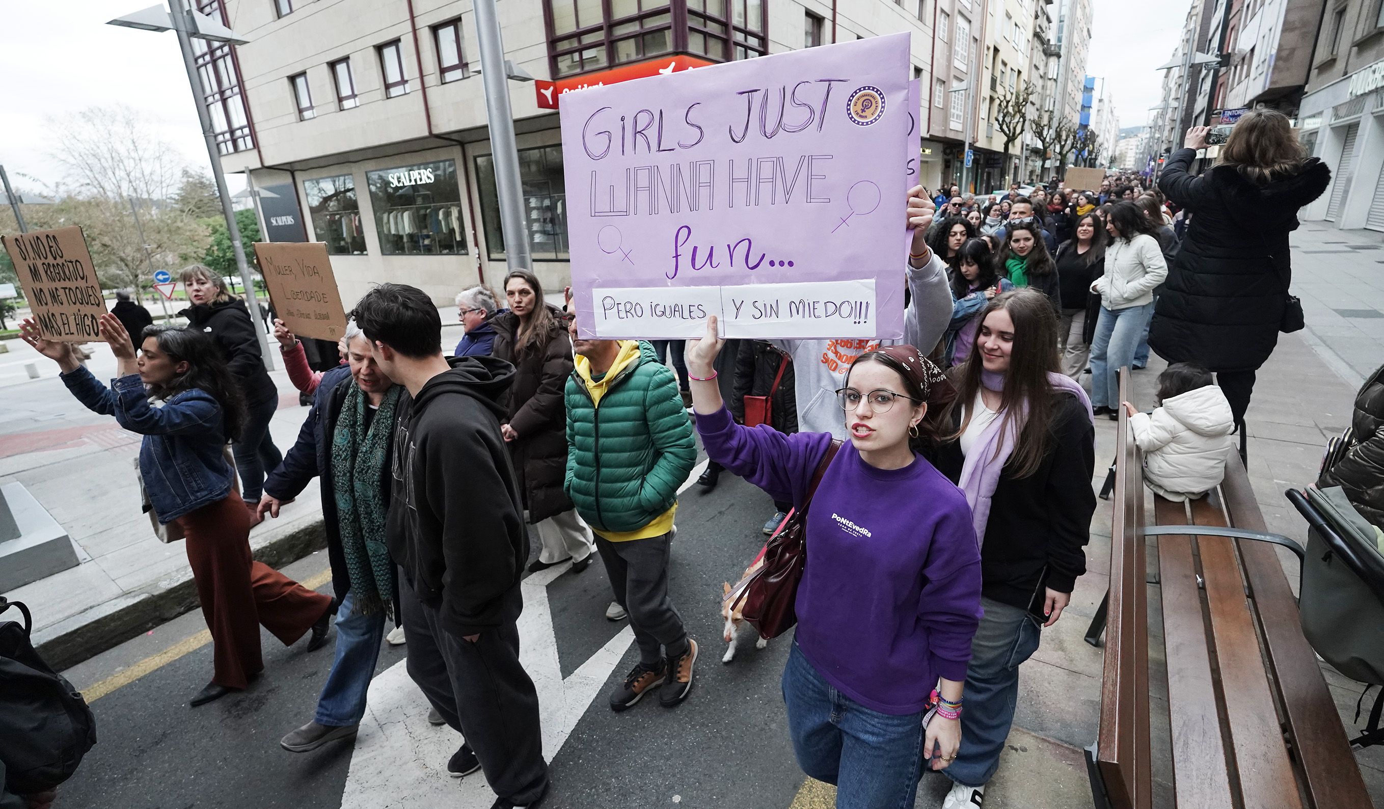 Manifestación del 8M en Pontevedra convocada por la Marcha Mundial de las Mujeres Manifestación del 8M en Pontevedra convocada por la Marcha Mundial de las Mujeres