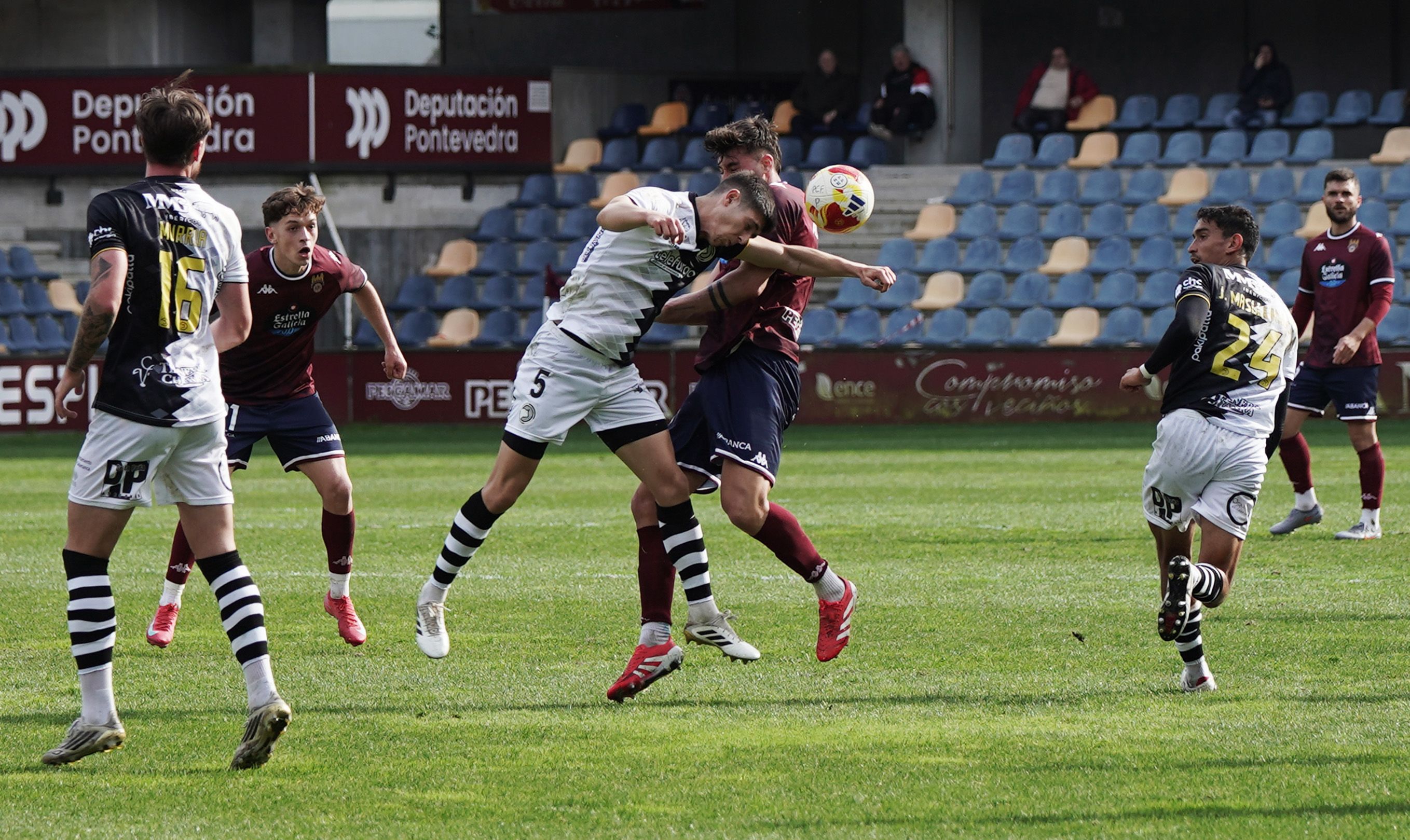 Partido entre Pontevedra CF y el Unionistas de Salamanca en Pasarón Partido entre Pontevedra CF y el Unionistas de Salamanca en Pasarón