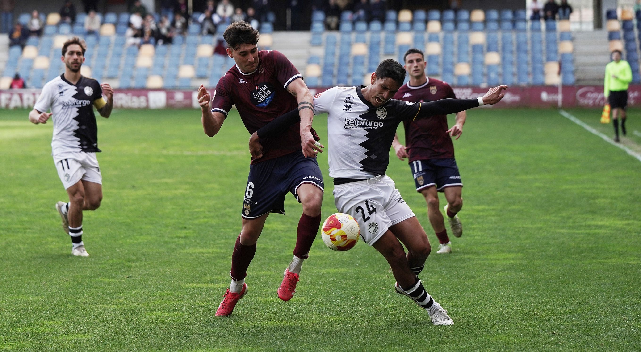 Partido entre Pontevedra CF y el Unionistas de Salamanca en Pasarón Partido entre Pontevedra CF y el Unionistas de Salamanca en Pasarón