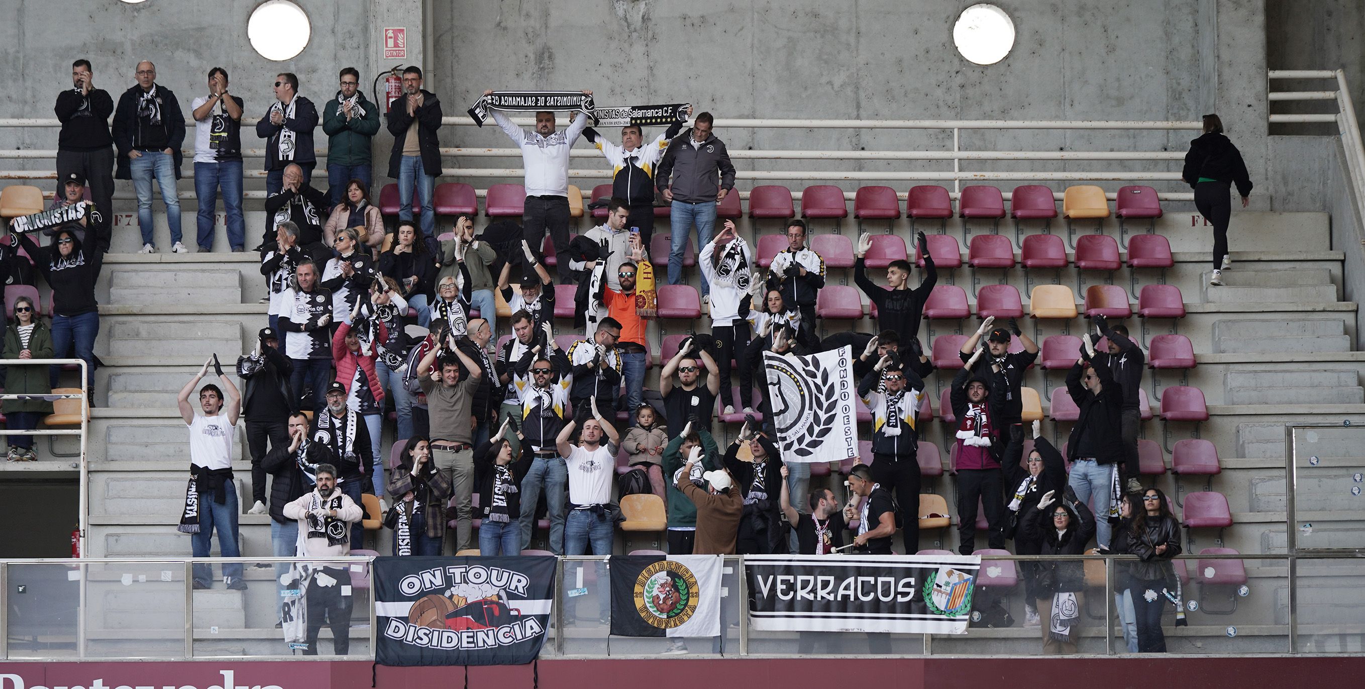 Partido entre Pontevedra CF y el Unionistas de Salamanca en Pasarón Partido entre Pontevedra CF y el Unionistas de Salamanca en Pasarón