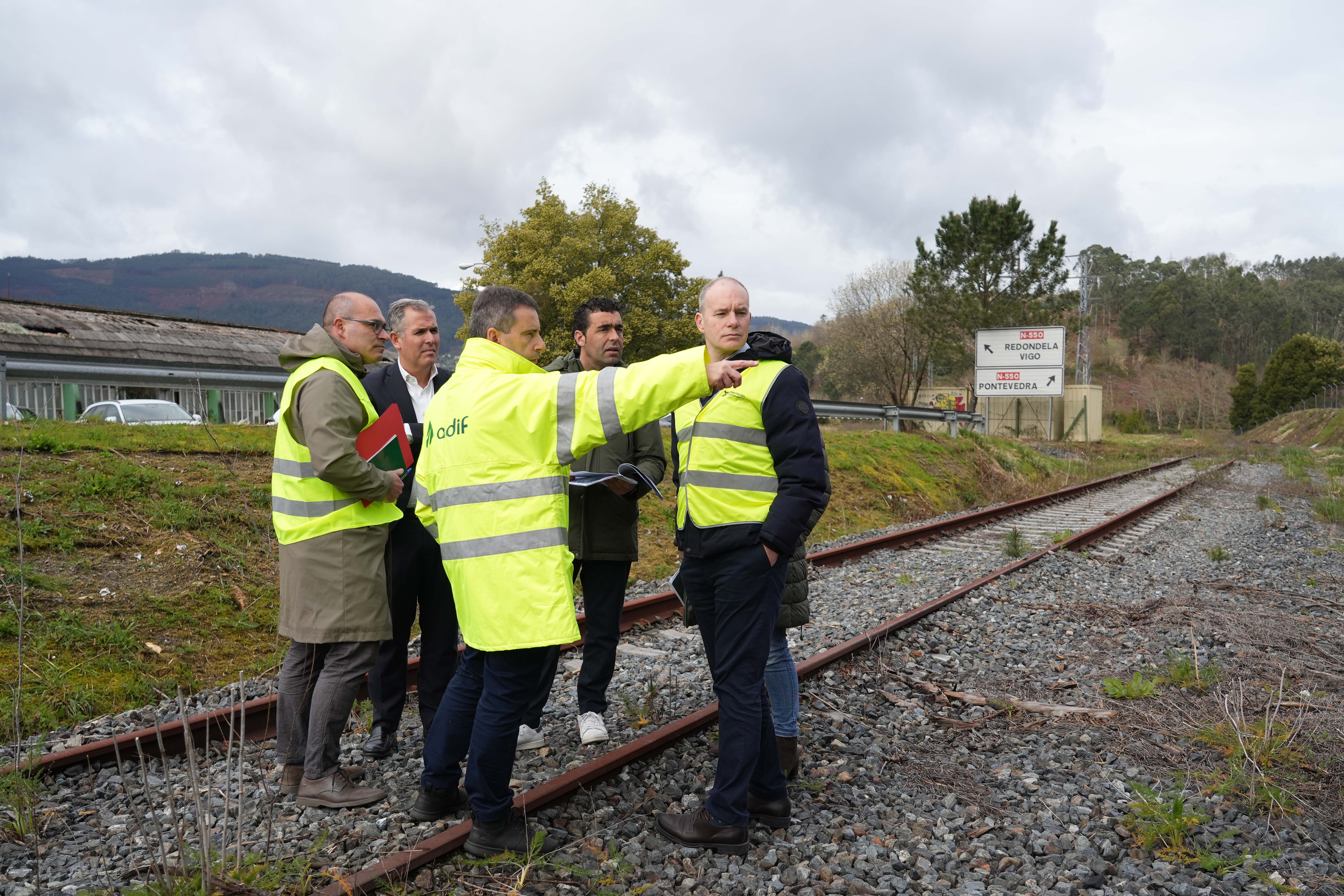 Inspección do antigo trazado ferroviario entre Arcade e Pontevedra