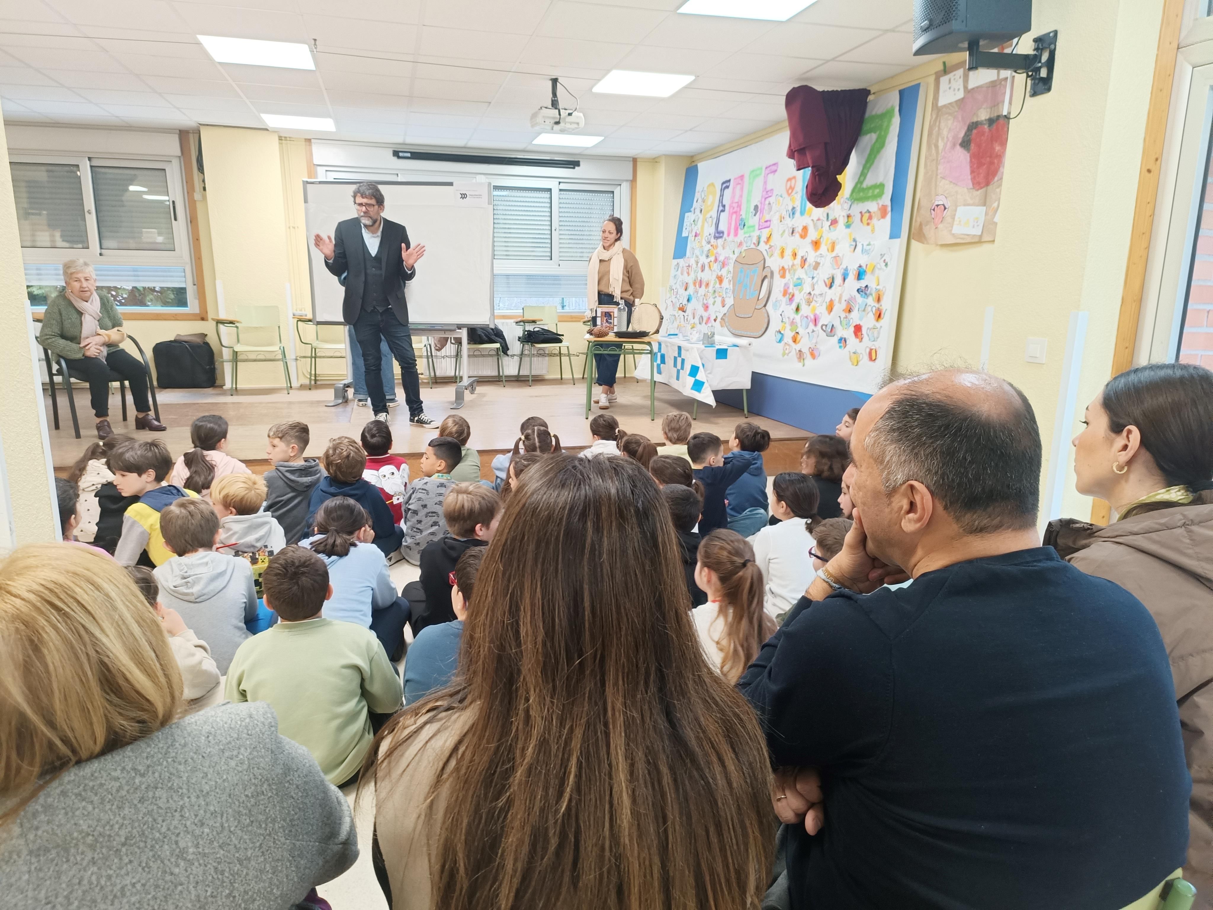 'Mulleres que fan Poio' en los colegios