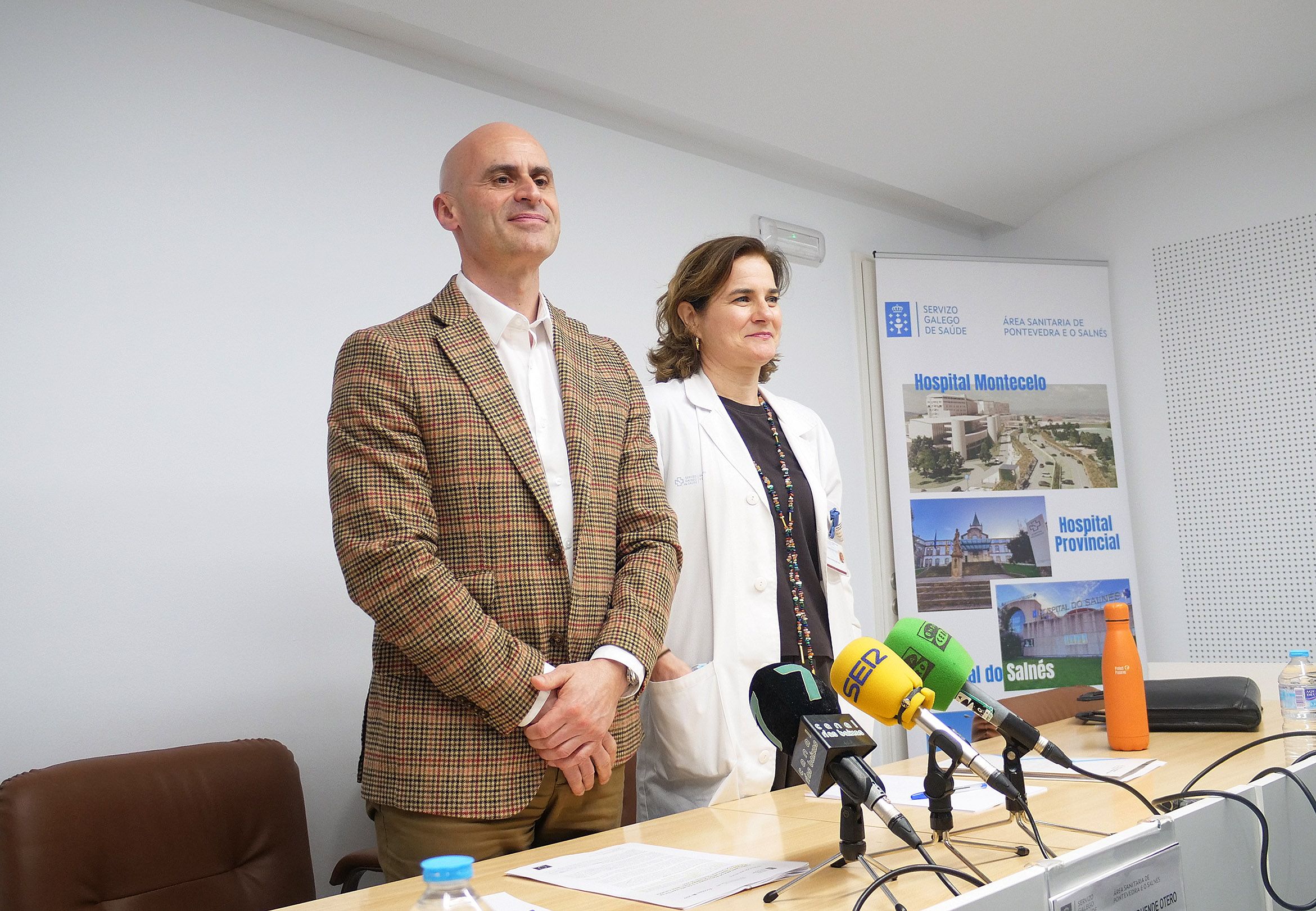 José Flores, xerente da área sanitaria de Pontevedra e O Salnés, e Yolanda Sanduende, directora asistencial