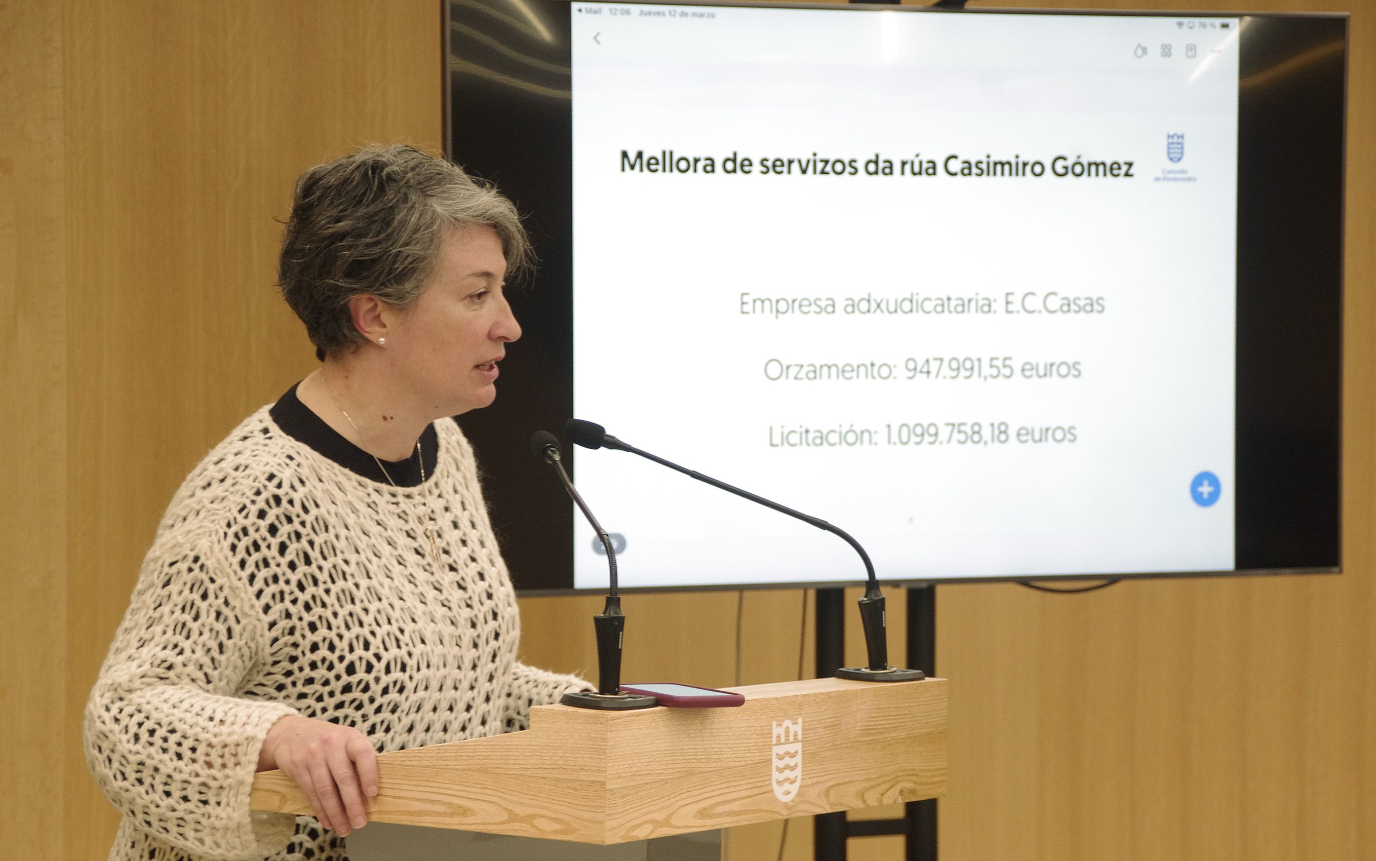 Eva Vilaverde dando conta dos asuntos da Xunta de Goberno