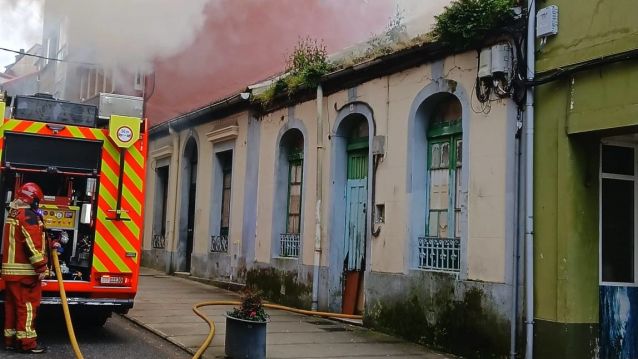 Incendio que arrasó la casa okupada en Os Duráns Incendio que arrasó la casa okupada en Os Duráns