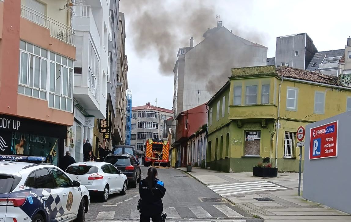 Incendio que arrasó la casa okupada en Os Duráns