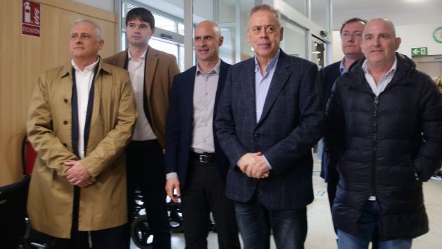 O conselleiro Antonio Gómez Caamaño visitou o centro de saúde Virxe Peregrina
