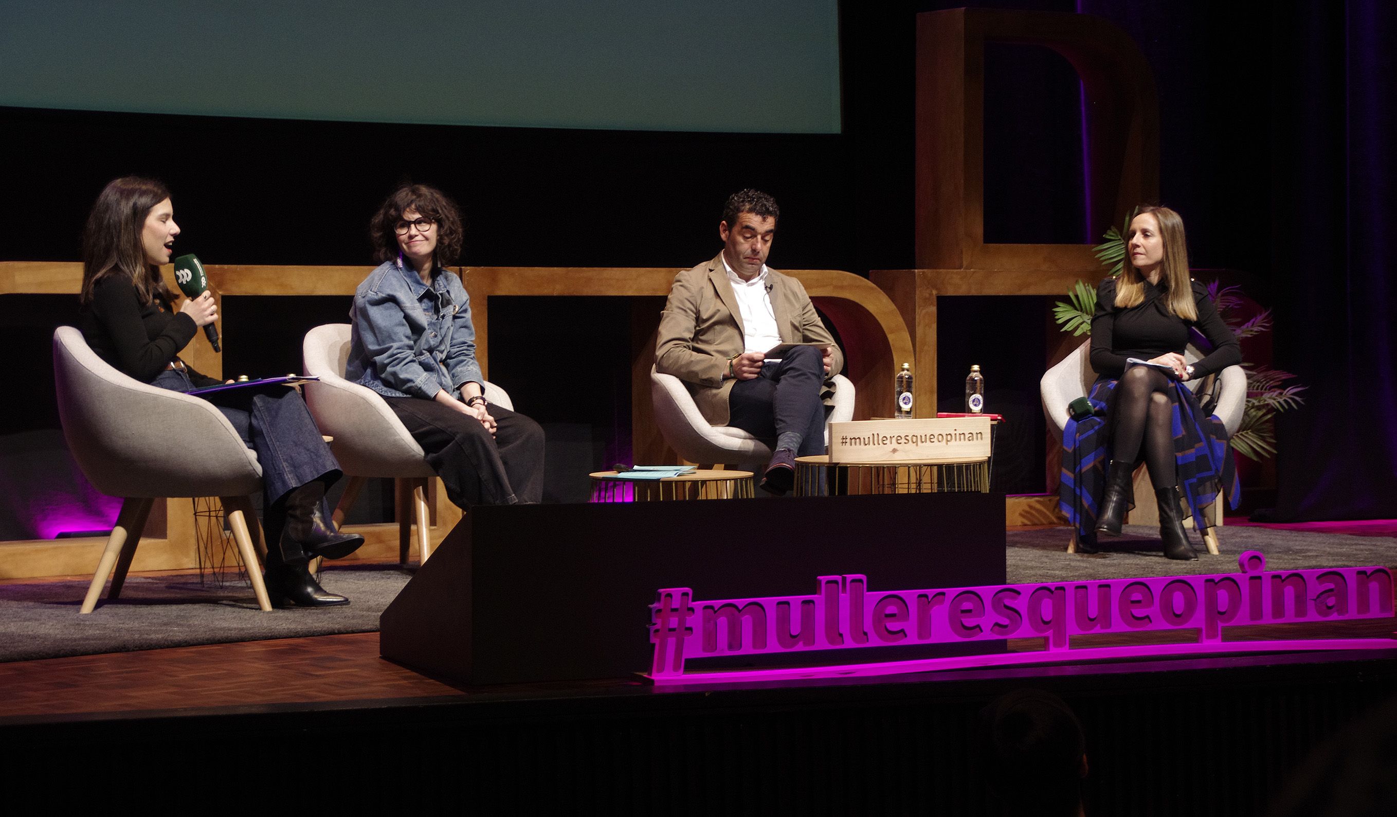 Acto de bienvenida 'As mulleres que opinan son perigosas'