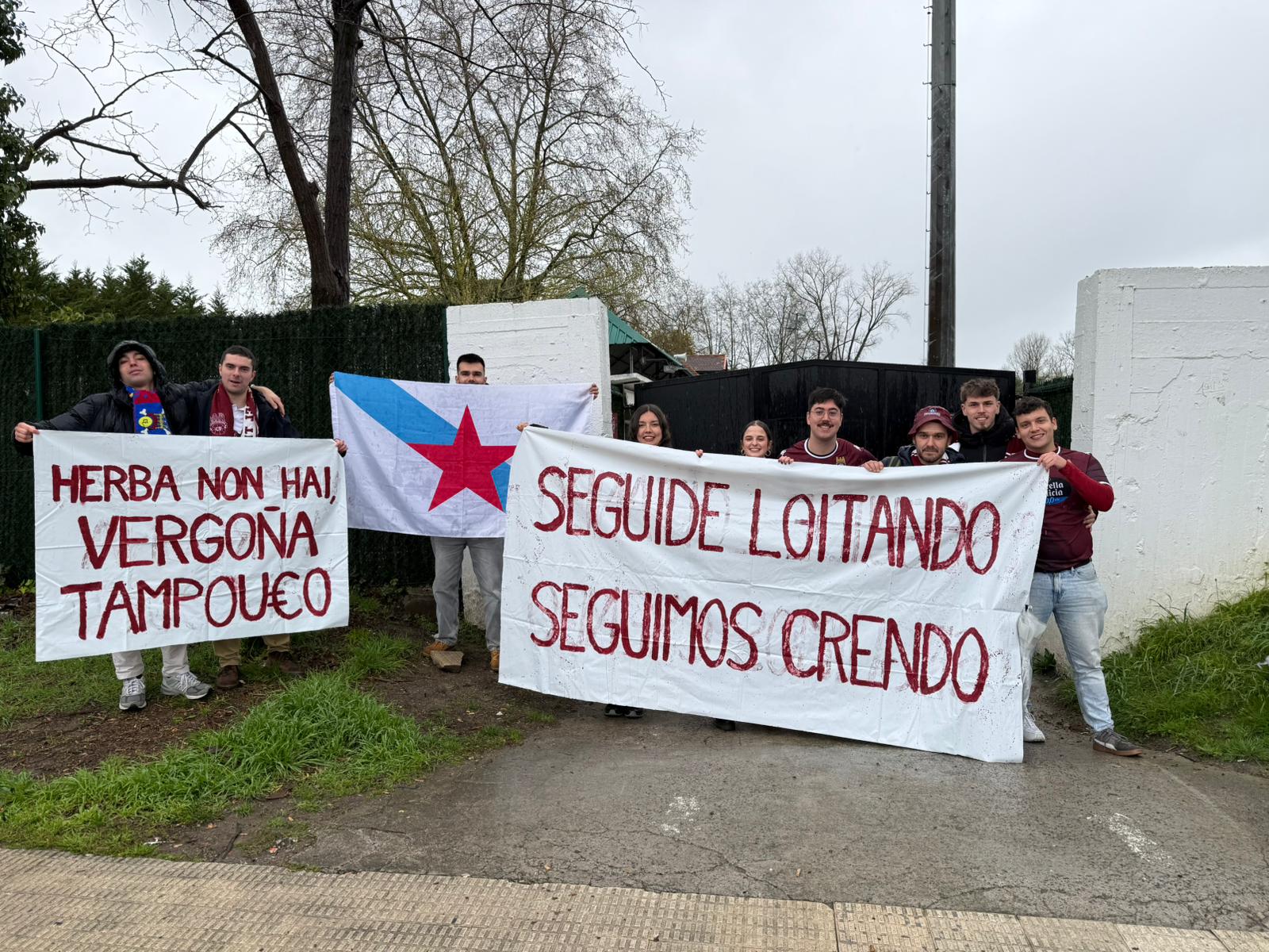 Aficionados del Pontevedra desplazados en Getxo