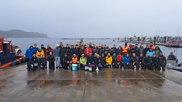 Grupo participante na limpeza de Areoso e Pedregoso