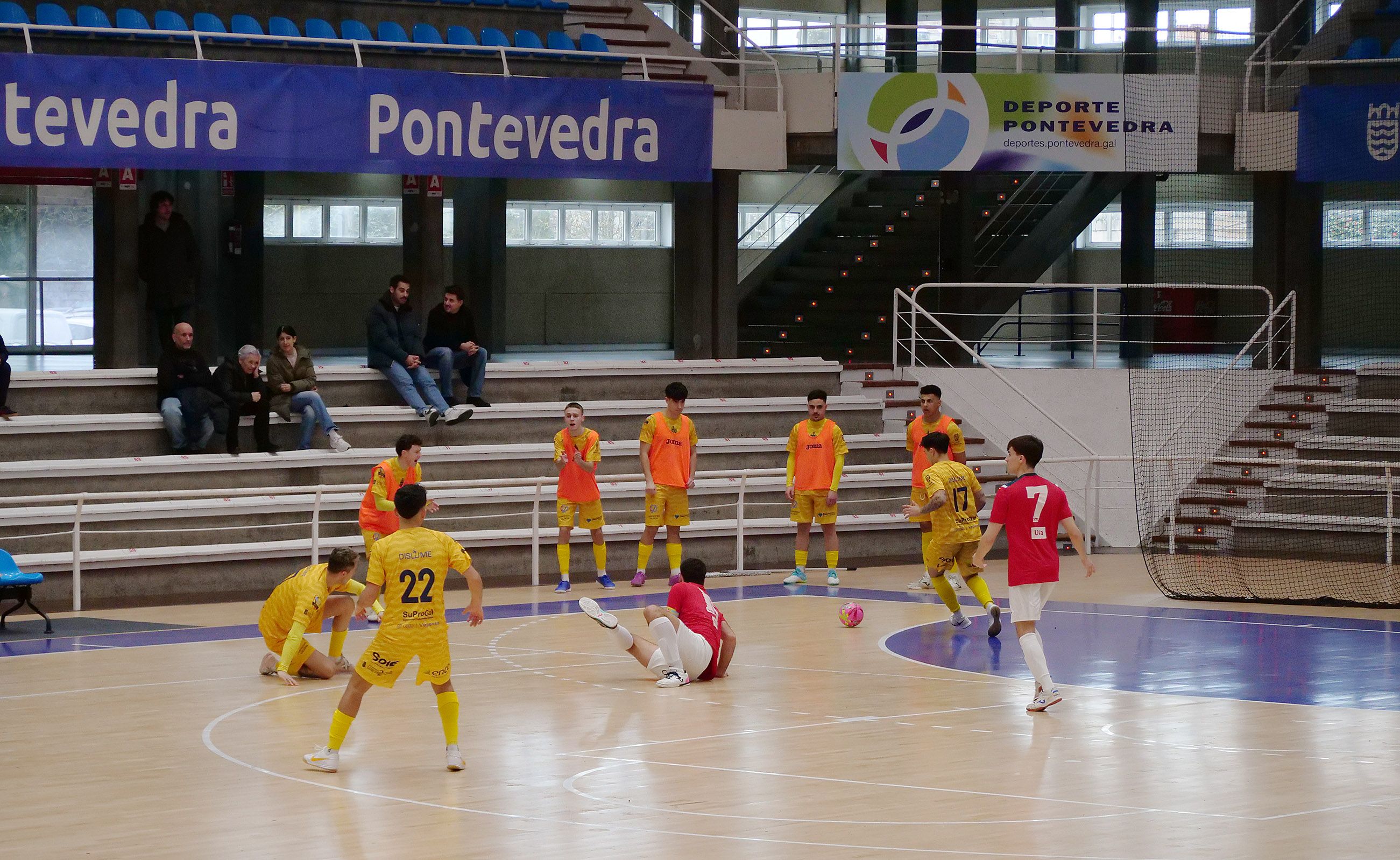 Partido entre Leis Pontevedra y Tierno Galván