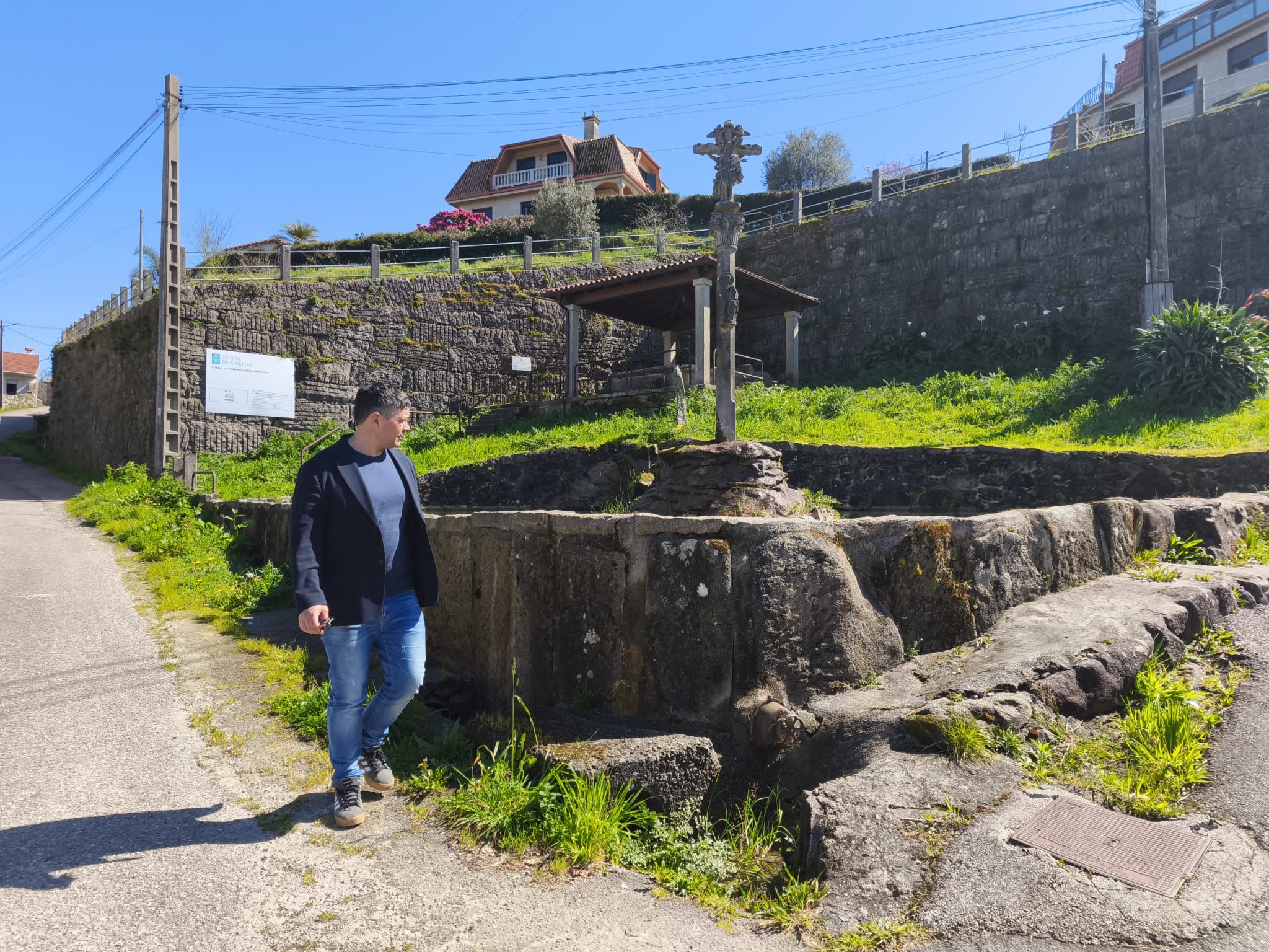 Manu Lourenzo en la Praza Poza do Souto en Moreira