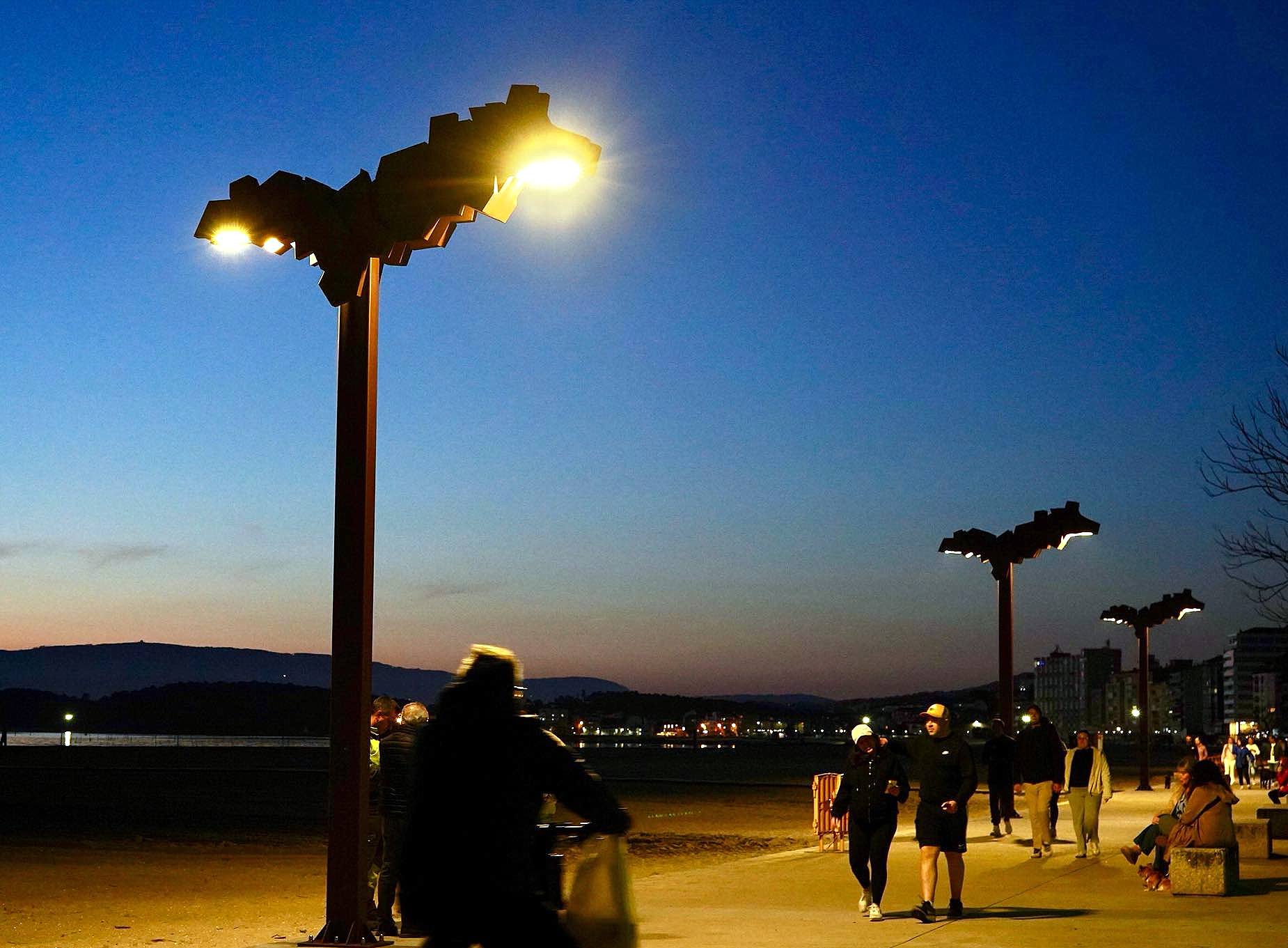 Iluminación Sea Birds no paseo marítimo de Vilagarcía