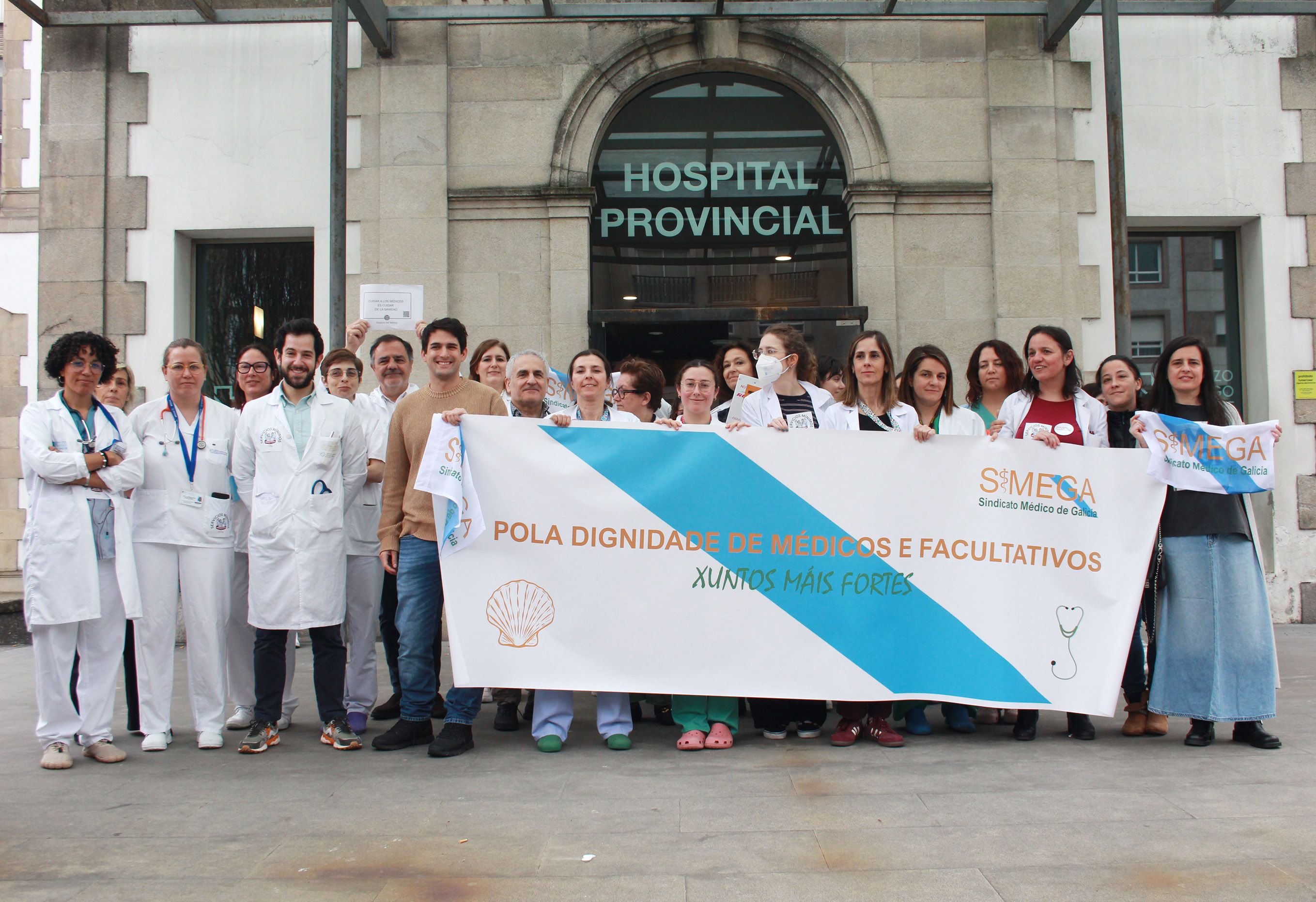 Protesta de médicos diante do Hospital Provincial