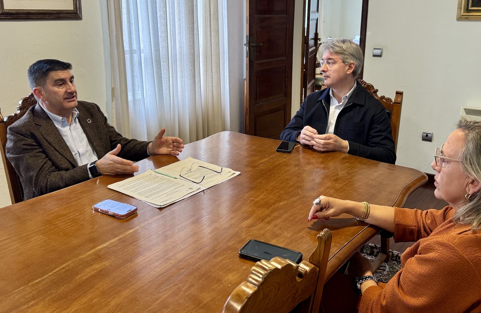 Reunión del alcalde de O Grove con el delegado del Gobierno en Galicia