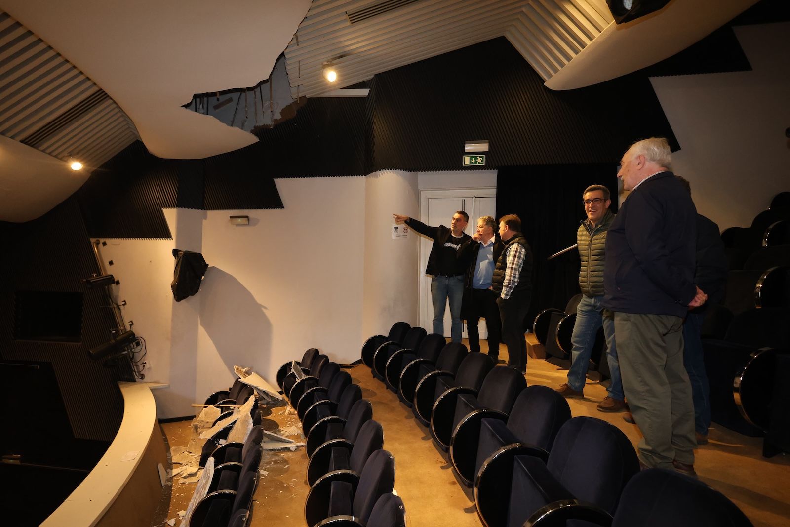 El alcalde de Pontevedra comprueba los daños en el Teatro Principal