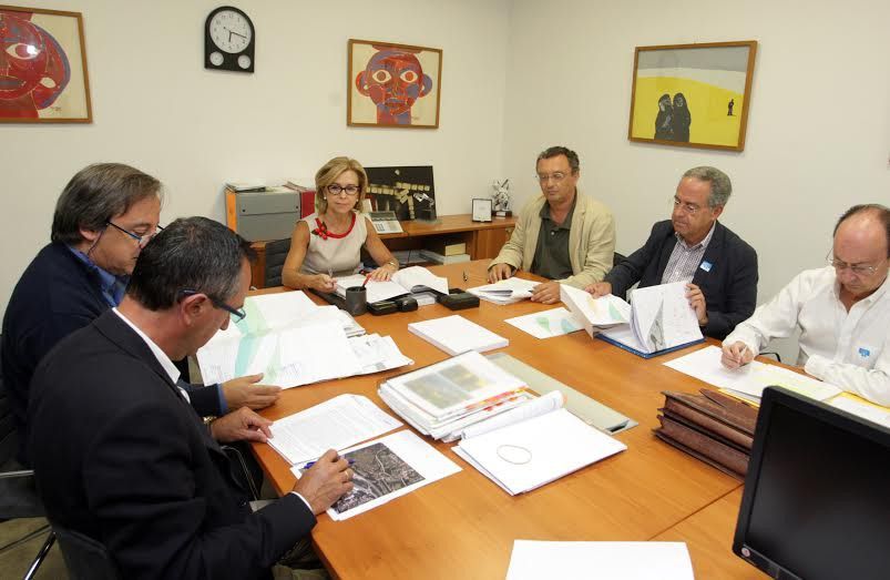 Xuntanza en Santiago para desbloquear a ampliación do polígono do Vao