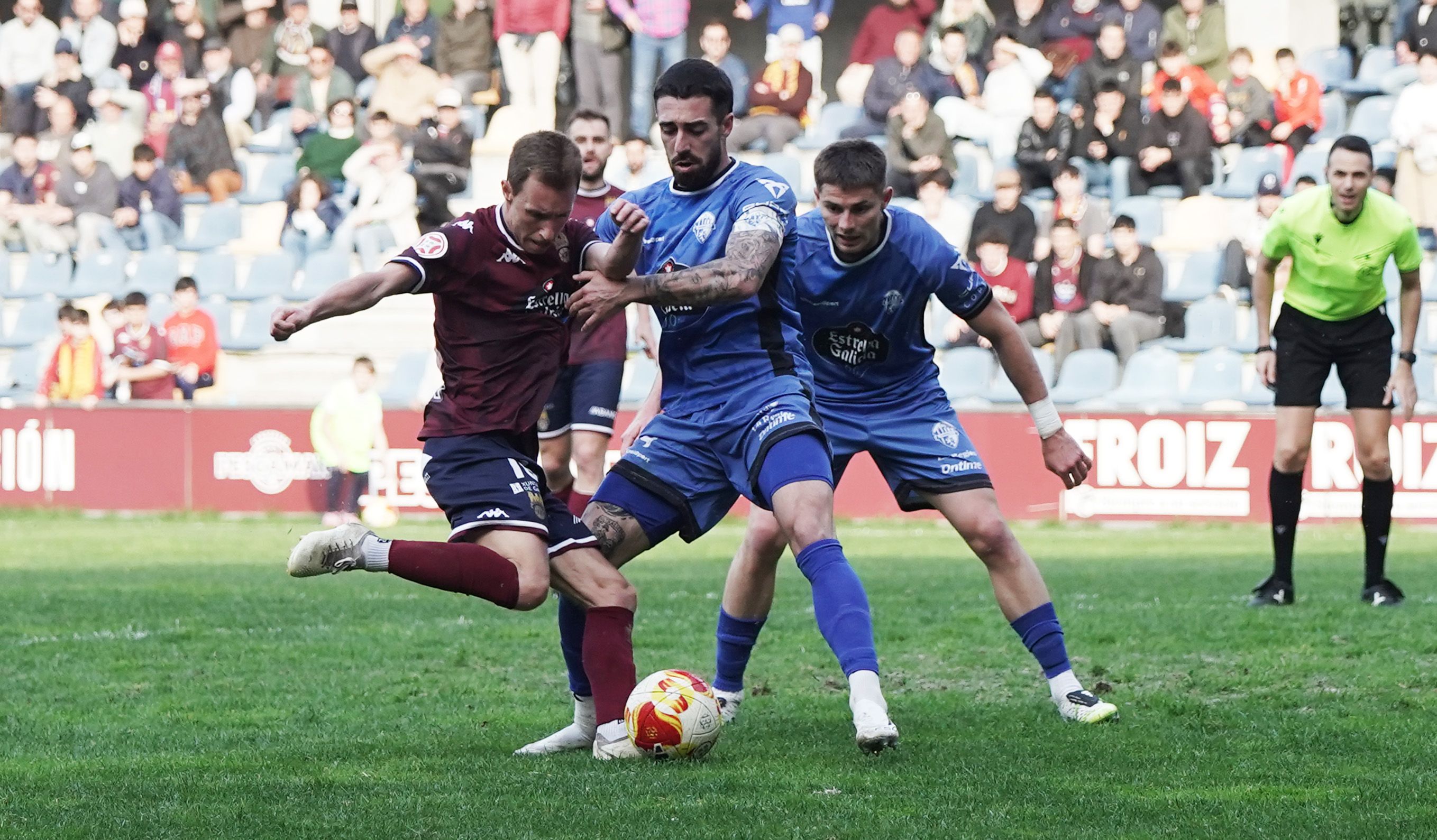 Partido entre Pontevedra CF y Ourense CF en Pasarón Partido entre Pontevedra CF y Ourense CF en Pasarón