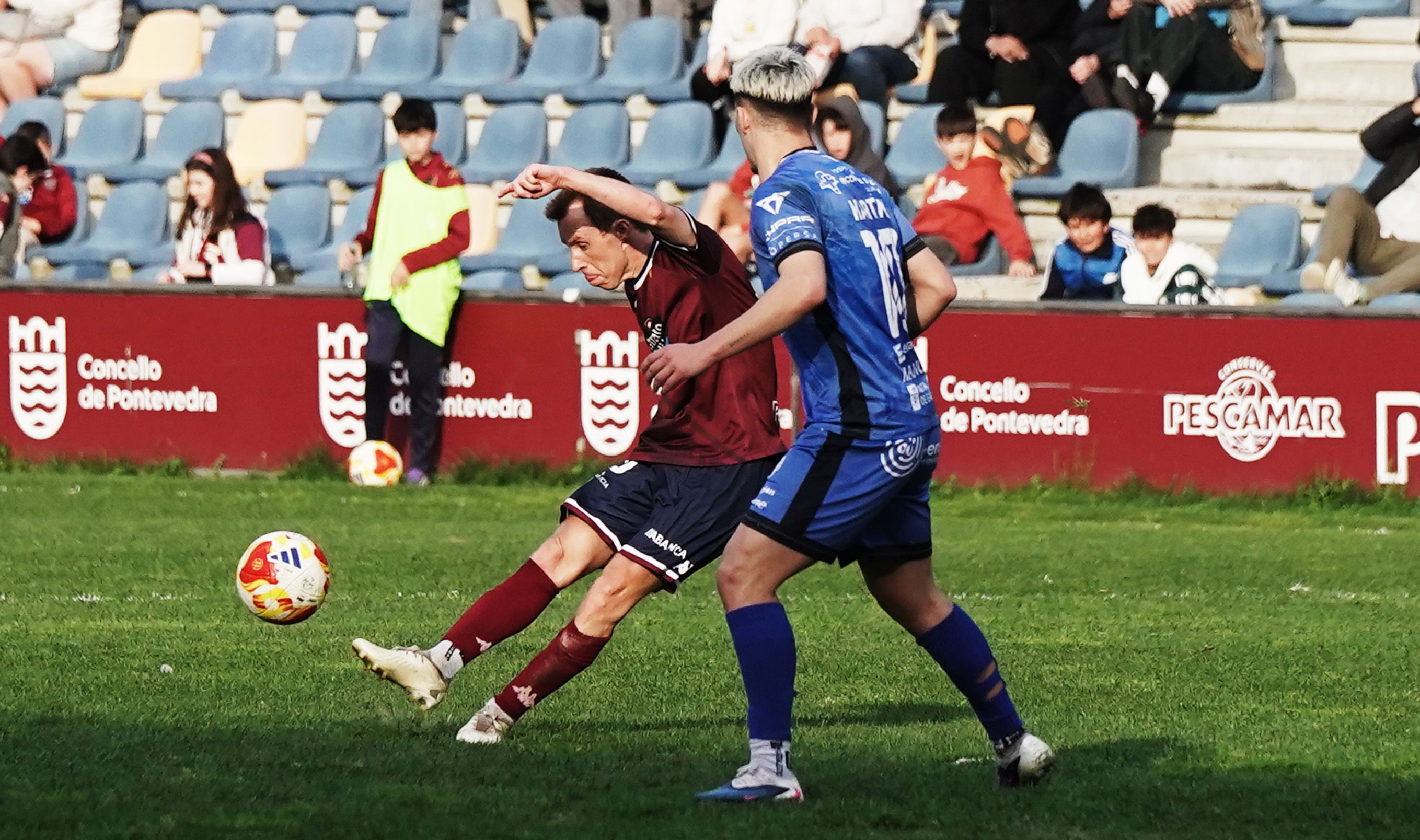 Partido entre Pontevedra CF y Ourense CF en Pasarón Partido entre Pontevedra CF y Ourense CF en Pasarón