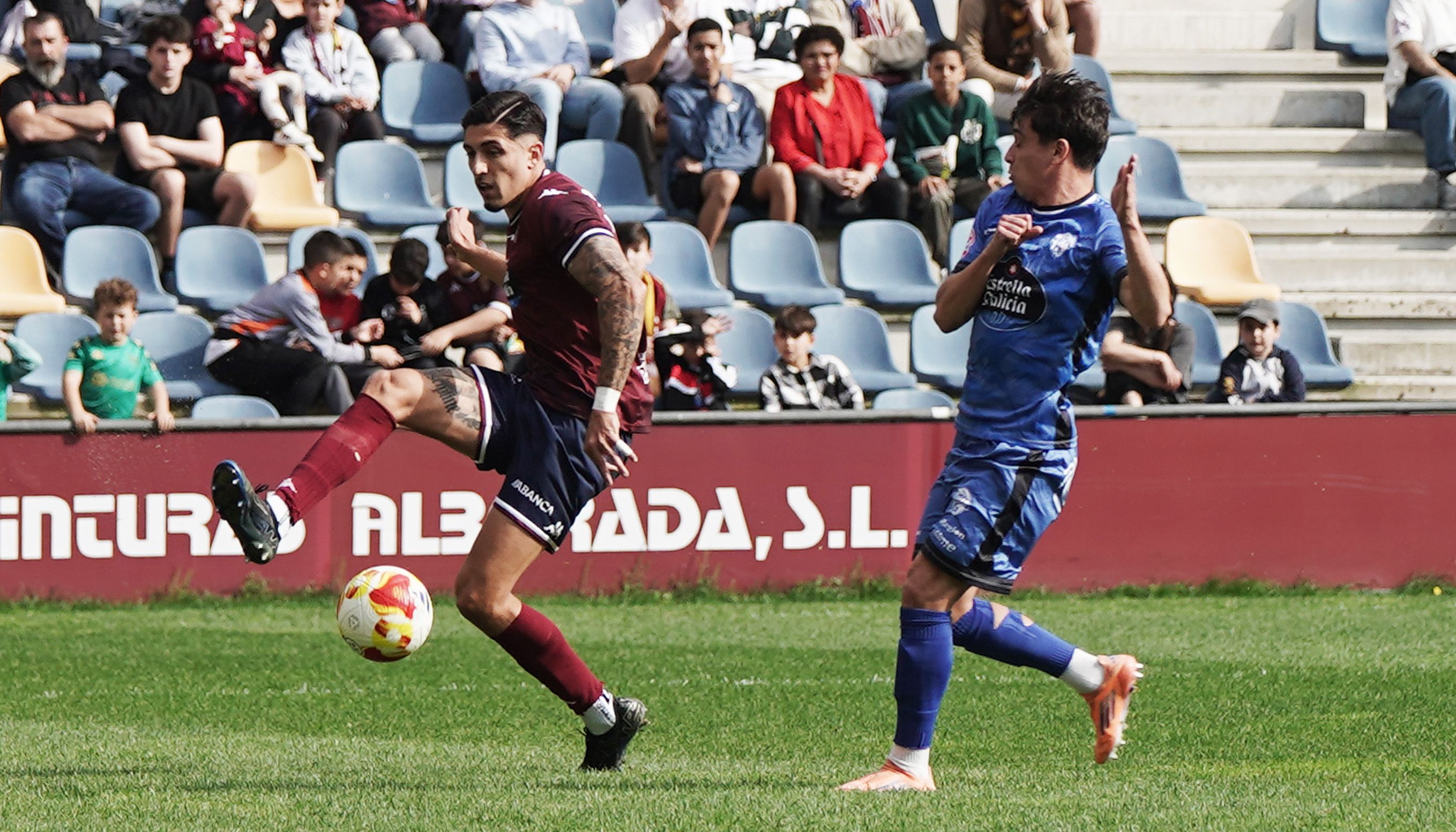 Partido entre Pontevedra CF y Ourense CF en Pasarón Partido entre Pontevedra CF y Ourense CF en Pasarón