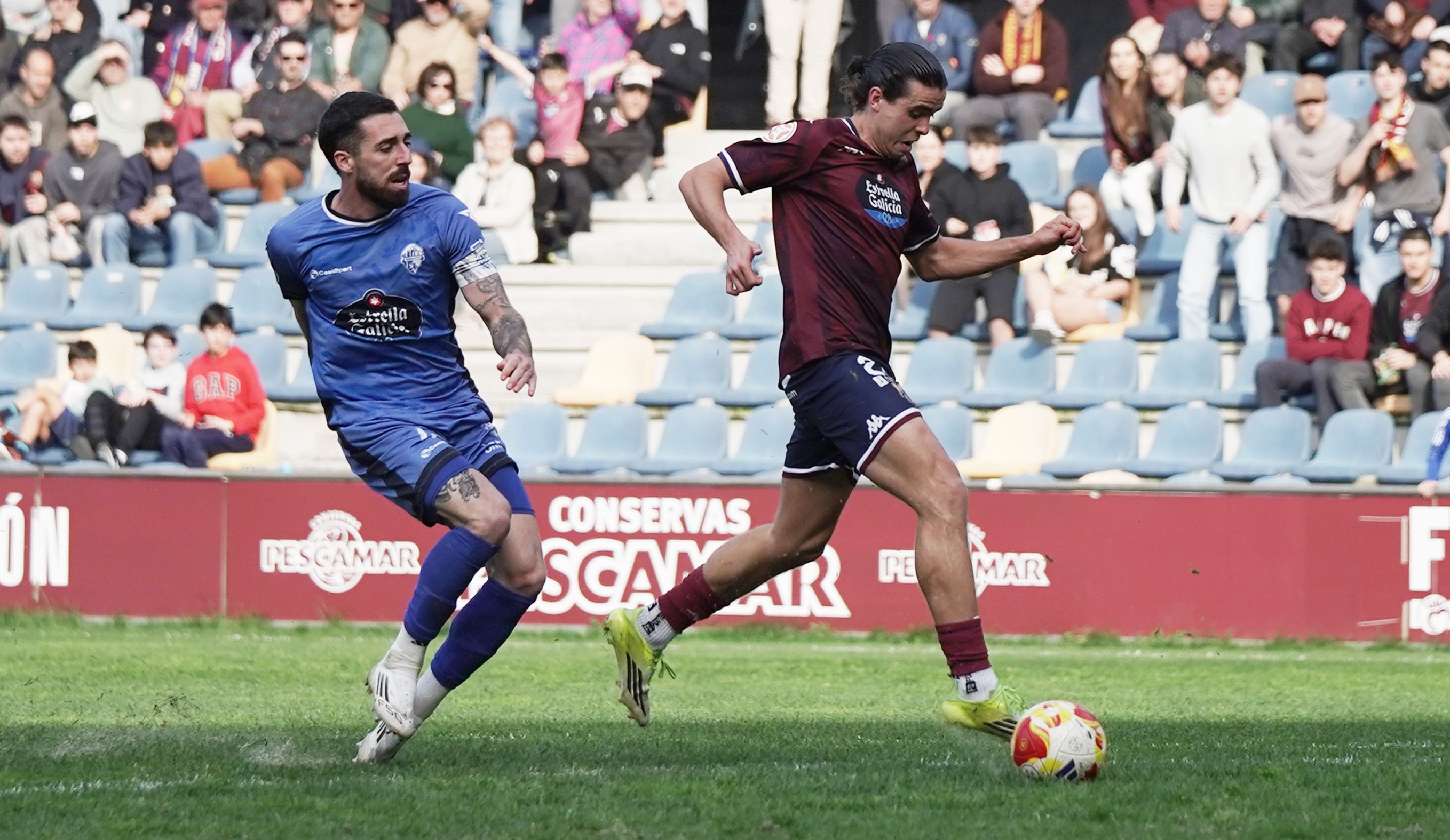 Partido entre Pontevedra CF y Ourense CF en Pasarón Partido entre Pontevedra CF y Ourense CF en Pasarón