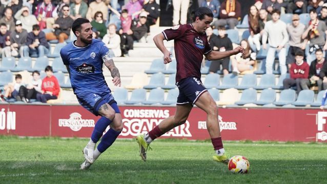 Partido entre Pontevedra CF y Ourense CF en Pasarón Partido entre Pontevedra CF y Ourense CF en Pasarón