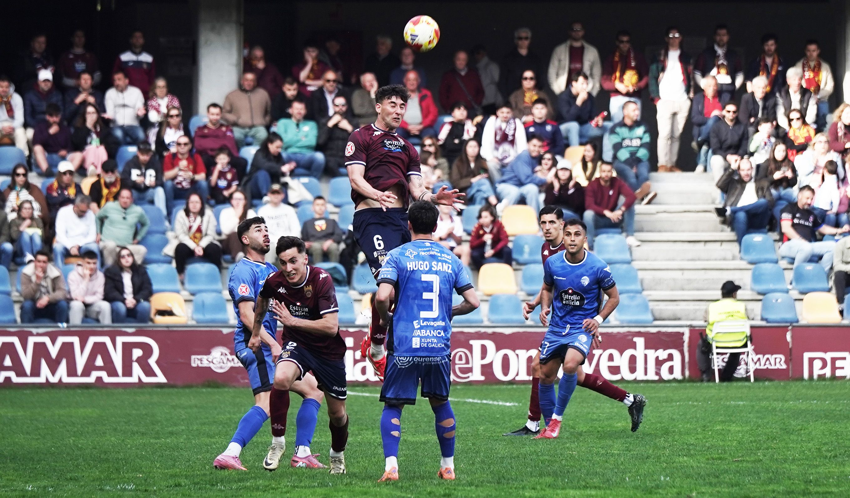 Partido entre Pontevedra CF y Ourense CF en Pasarón Partido entre Pontevedra CF y Ourense CF en Pasarón