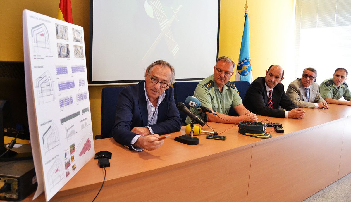 Louzán presenta el proyecto para mejorar las instalaciones de la Comandancia de la Guardia Civil