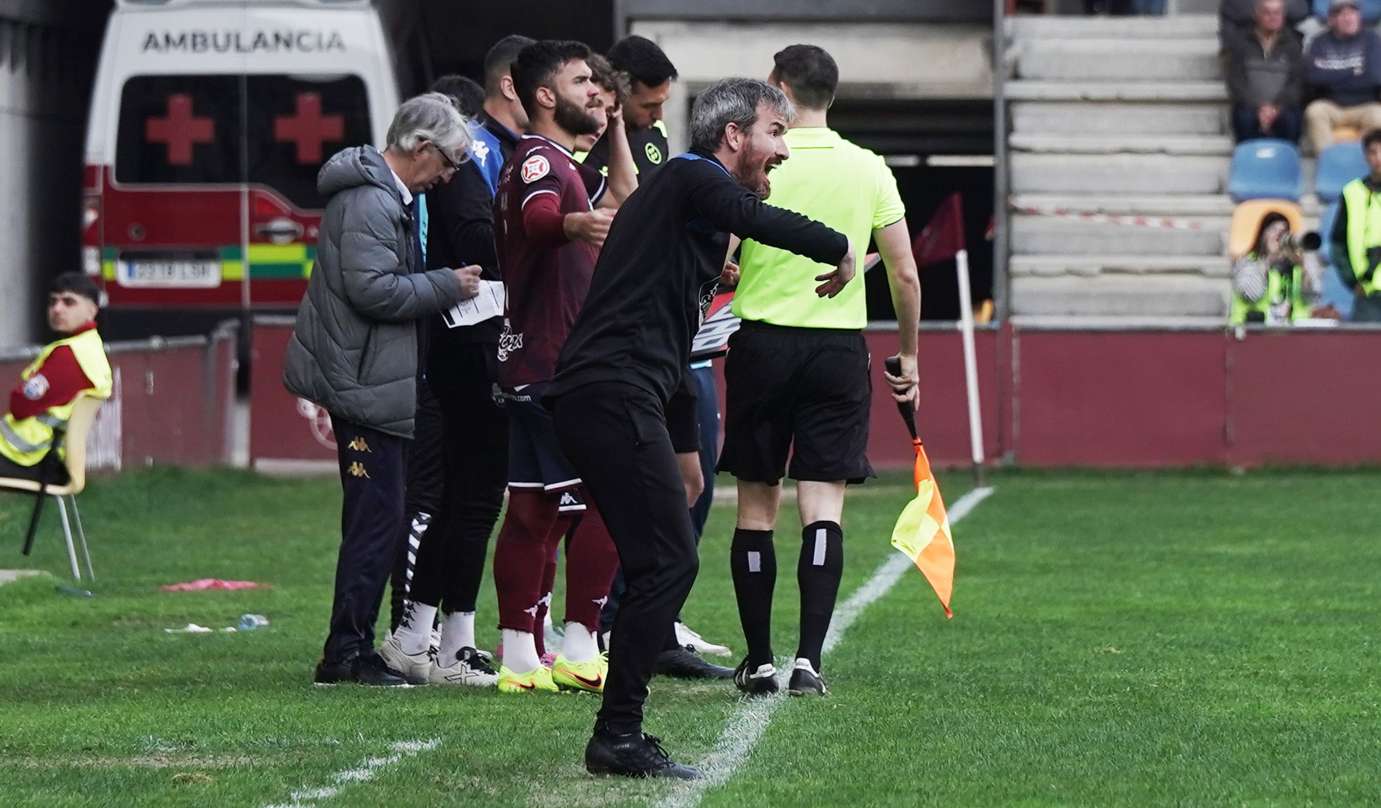 Partido entre Pontevedra CF y Ourense CF en Pasarón