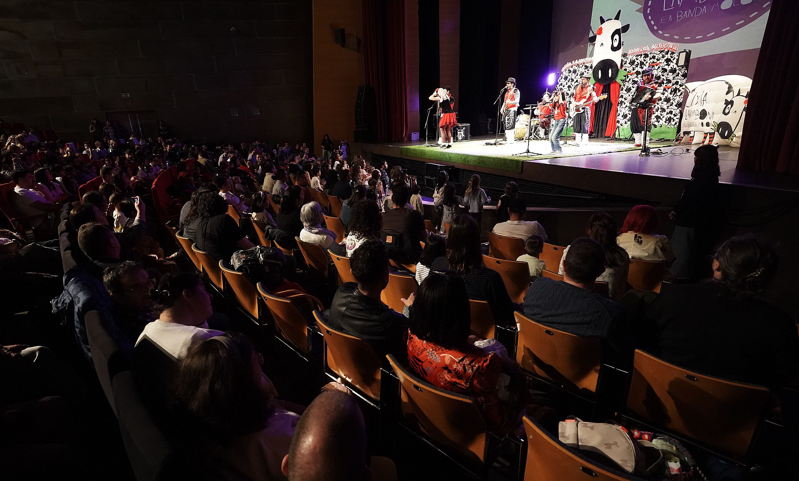 Uxía Lambona e a Banda Molona clausuran el Salón do Libro 2025