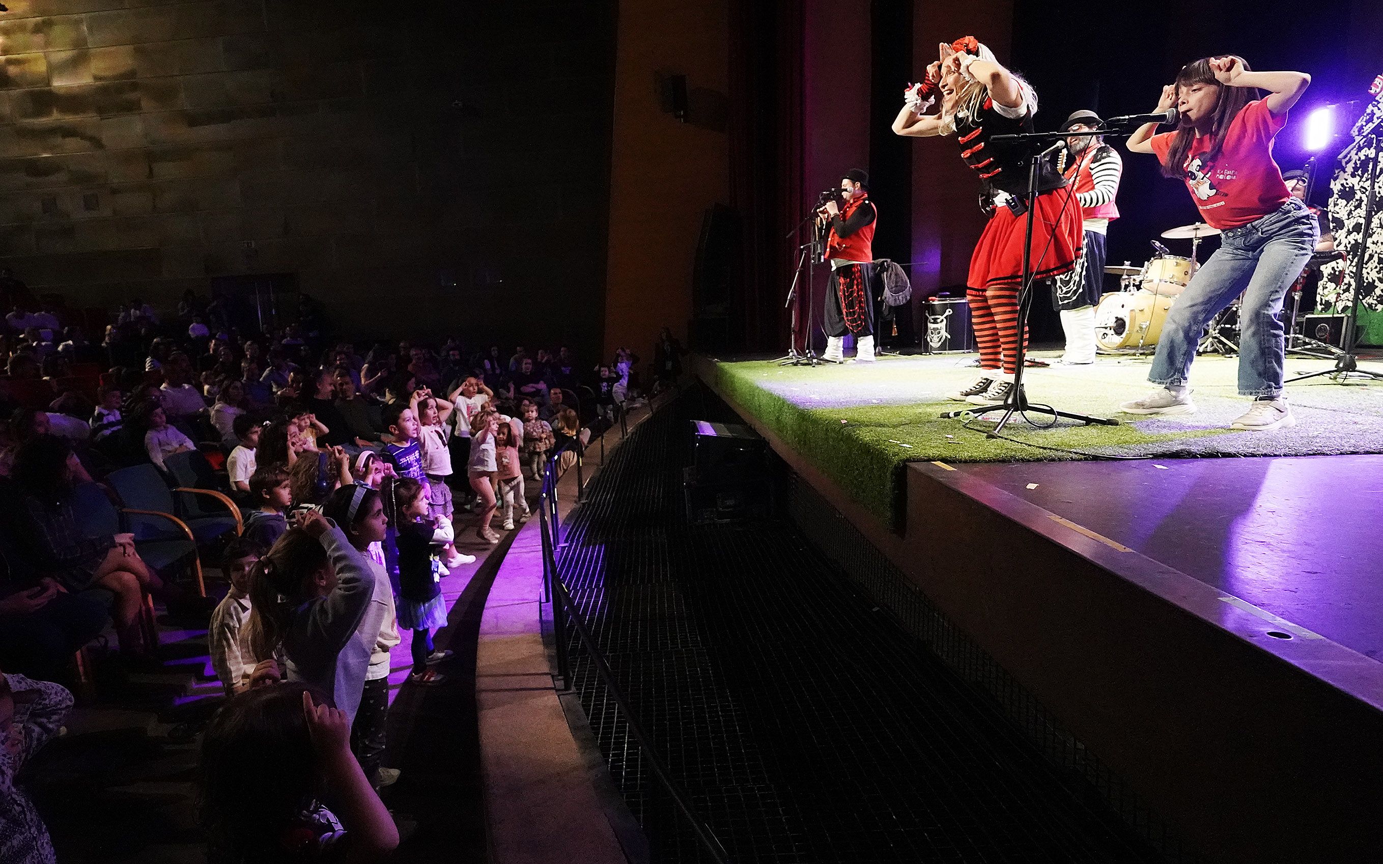 Uxía Lambona e a Banda Molona clausuran el Salón do Libro 2025