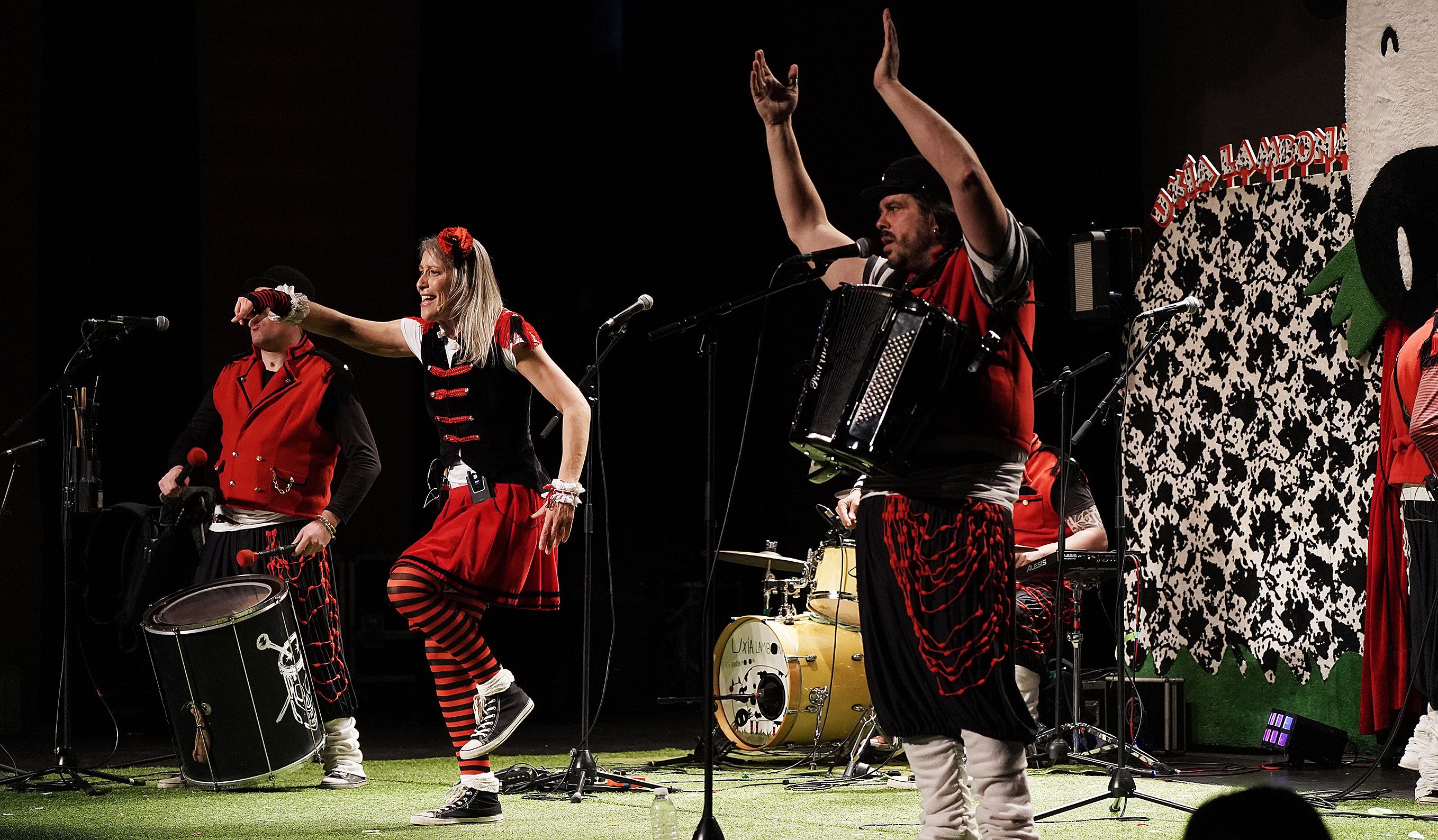 Uxía Lambona e a Banda Molona clausuran el Salón do Libro 2025