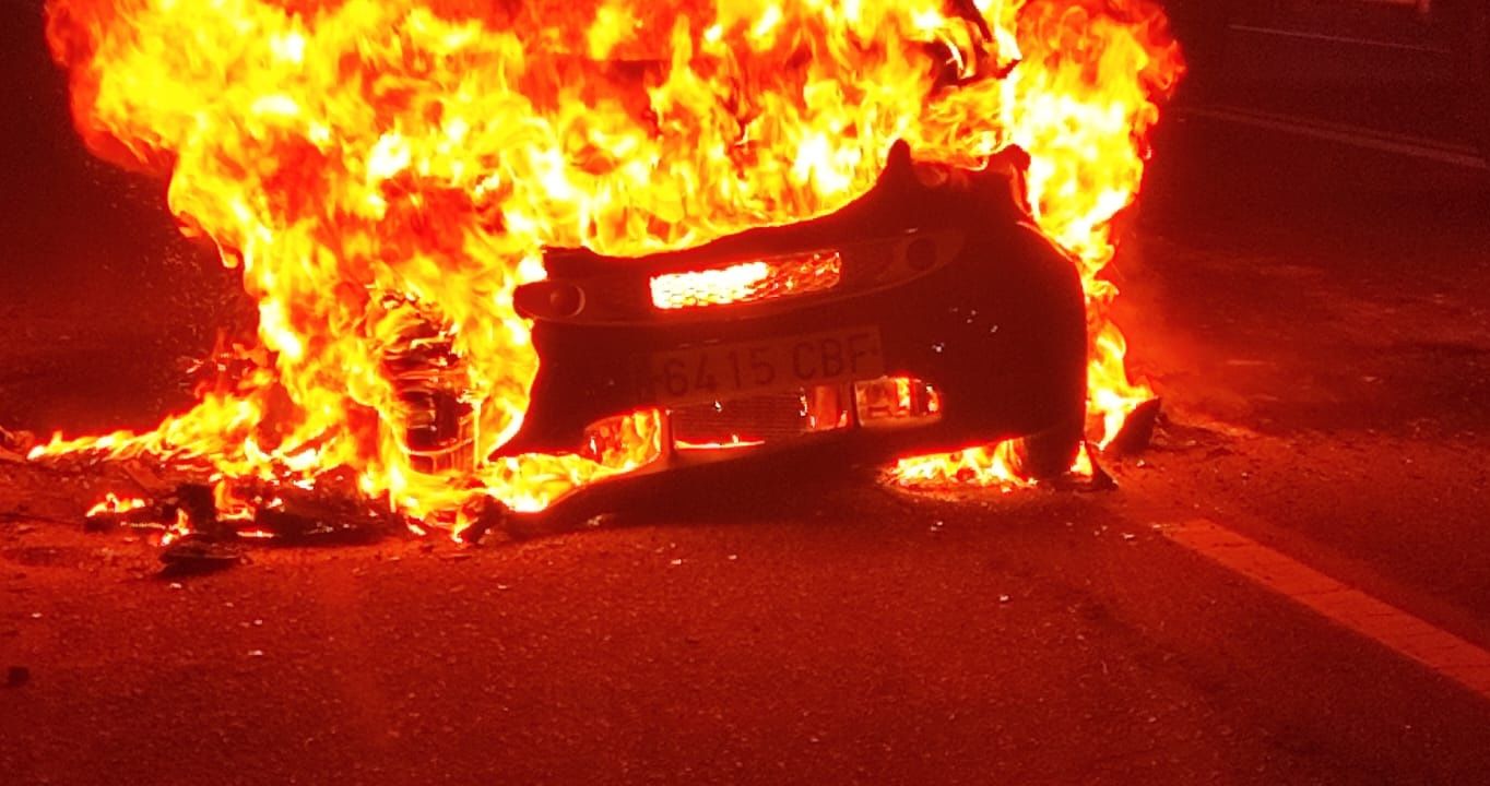 Incendio dun coche en Vilalonga