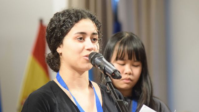 As dúas estudantes do Consello da Muller Nova durante a súa intervención As dúas estudantes do Consello da Muller Nova durante a súa intervención