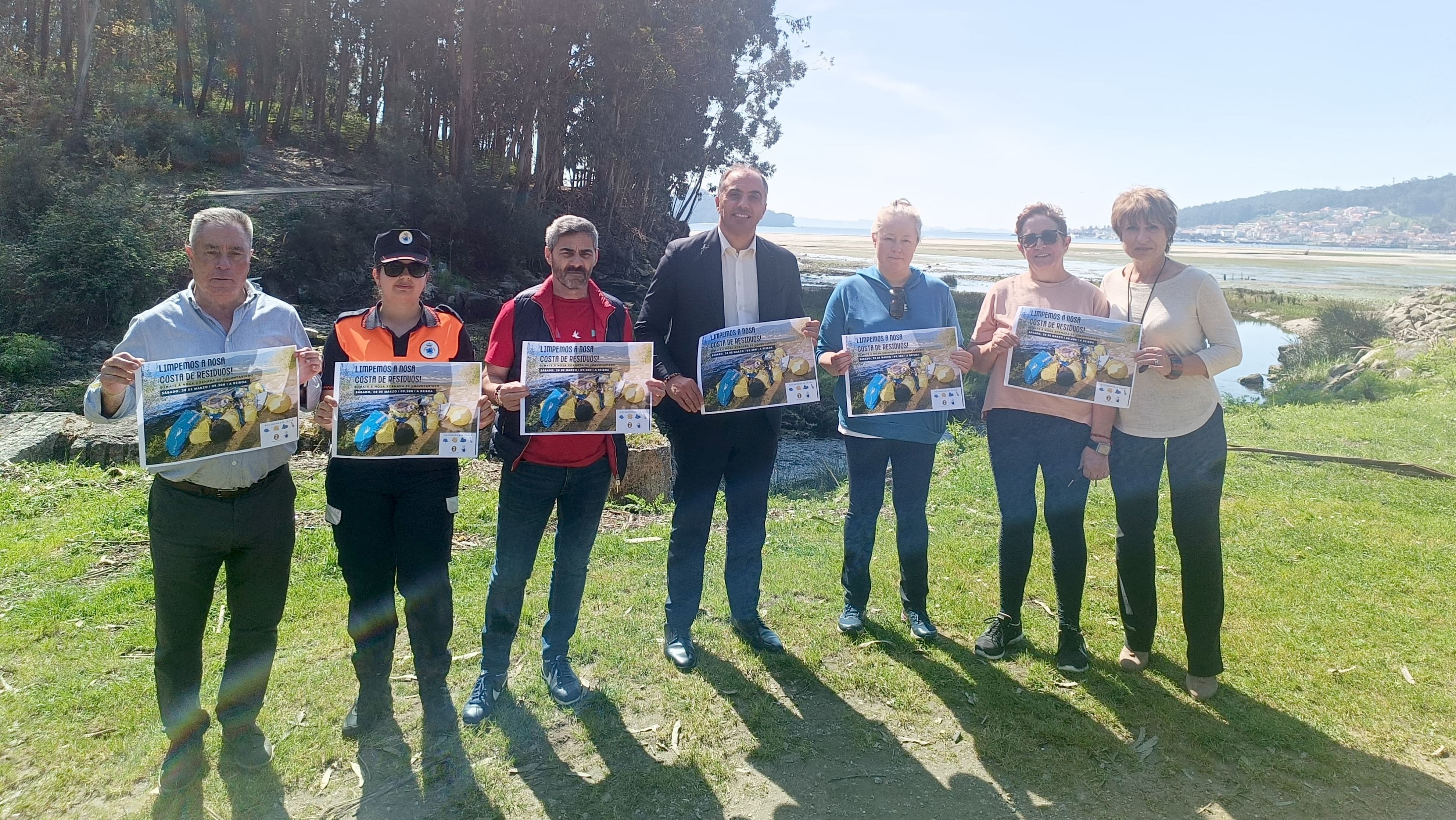 Convocatoria de una jornada de recogida de residuos en las playas de Poio