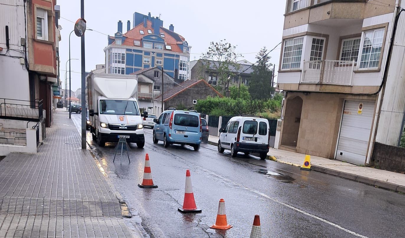 Tráfico en la avenida Luis Antonio Mestre, en O Grove