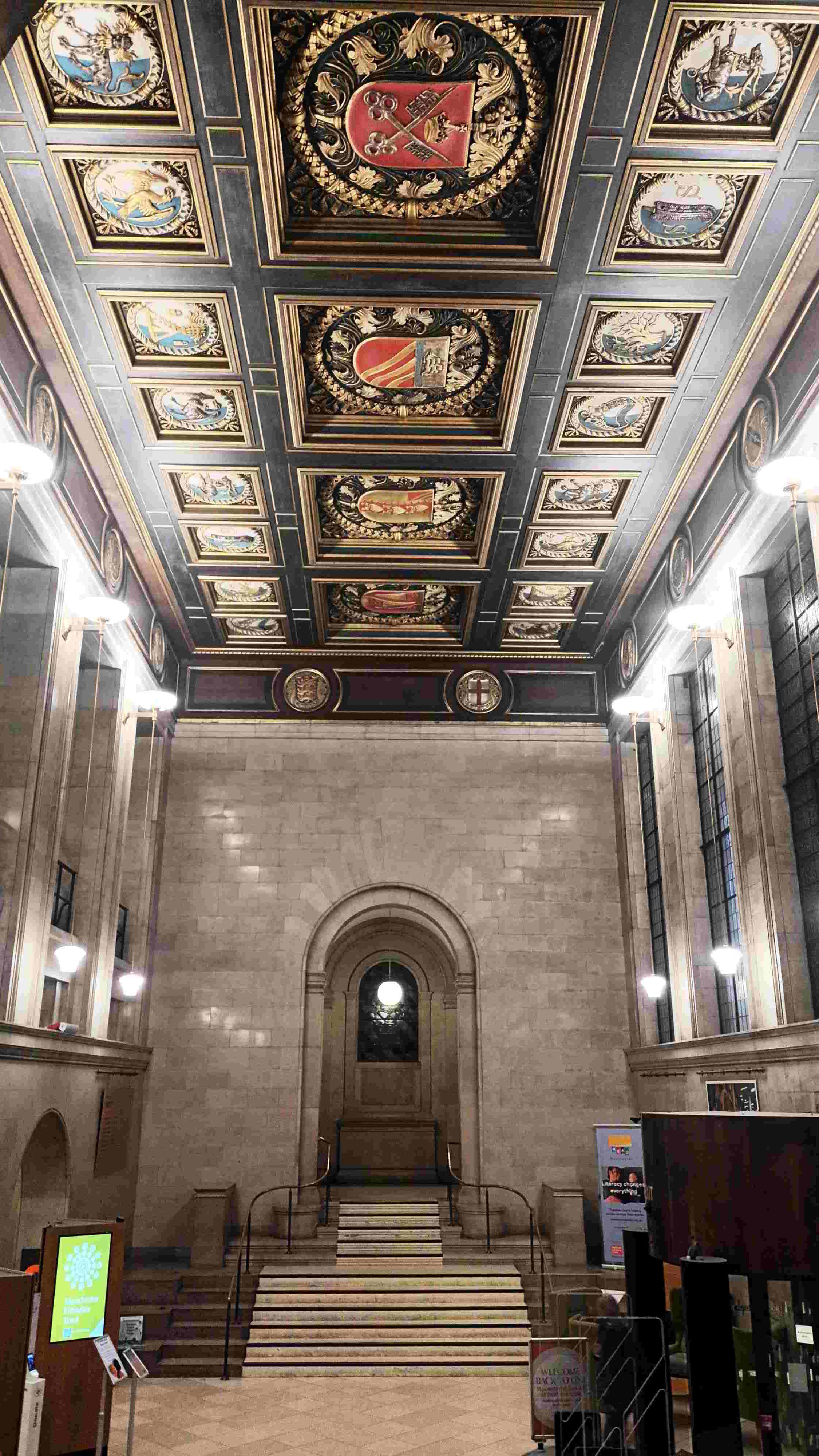 Biblioteca Central. Hall. Biblioteca Central. Hall.