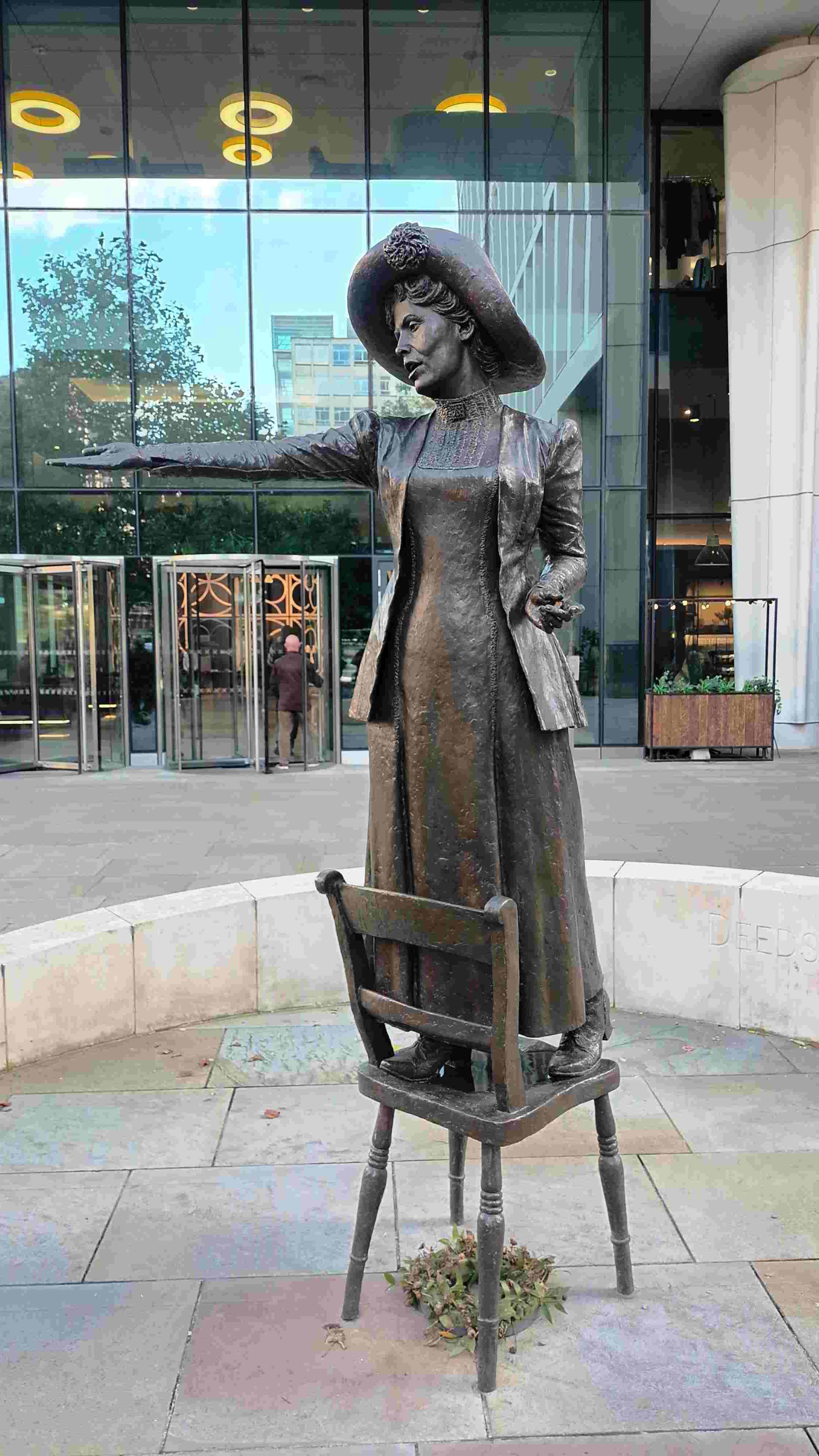 Monumento a Emmeline Pankhurst Monumento a Emmeline Pankhurst
