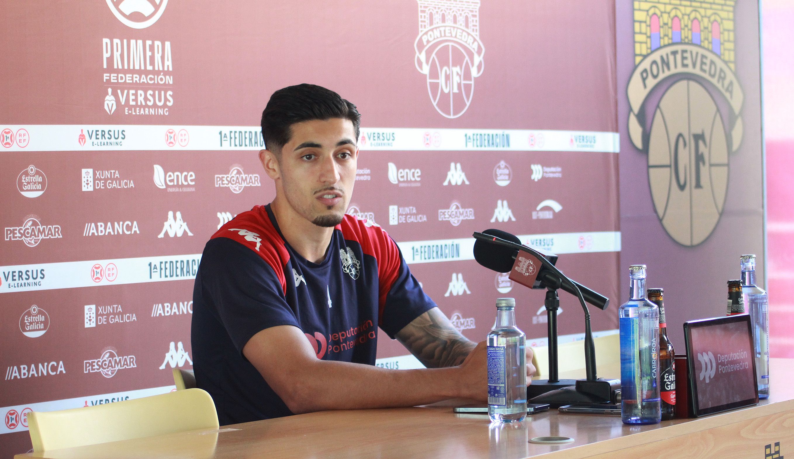 Rueda de prensa de Miki Bosch, jugador del Pontevedra CF