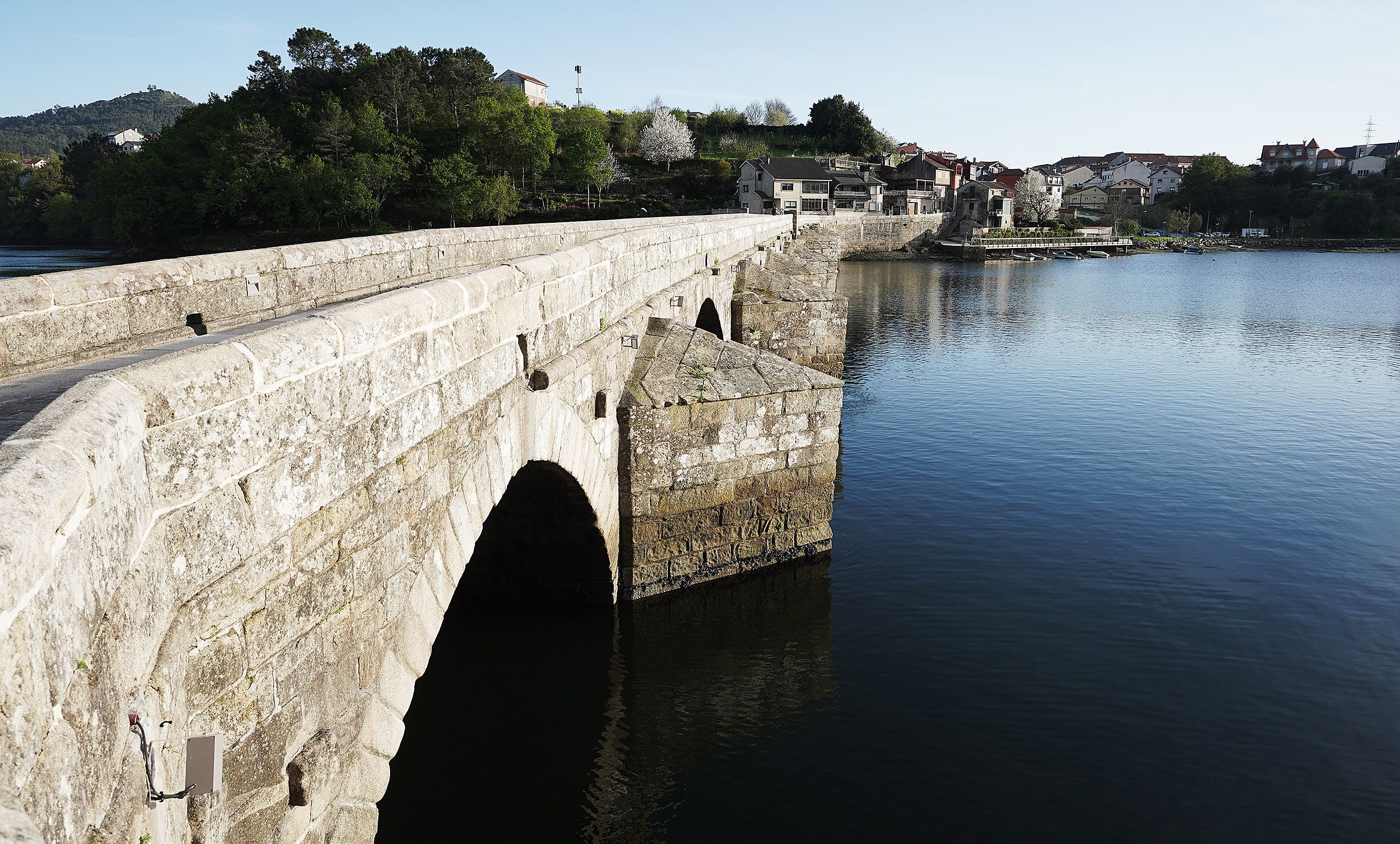 Visita institucional al puente medieval de Ponte Sampaio Visita institucional al puente medieval de Ponte Sampaio