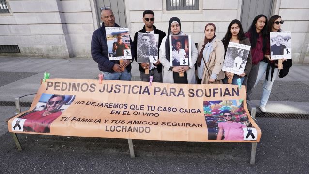 Familia de la víctima Soufian Mahra ante la Audiencia de Pontevedra Familia de la víctima Soufian Mahra ante la Audiencia de Pontevedra