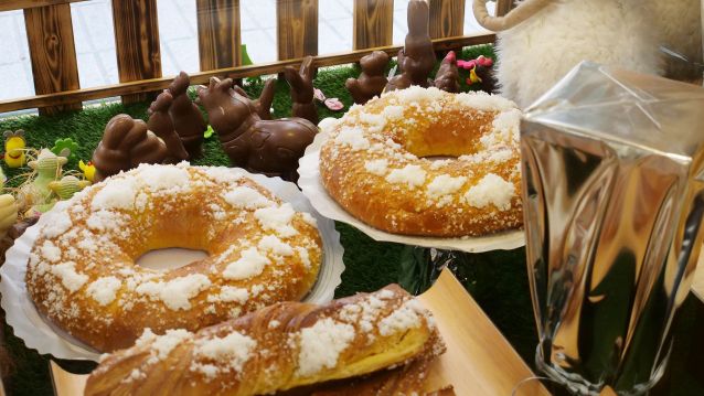 Roscas en el escaparate de la confitería Capri