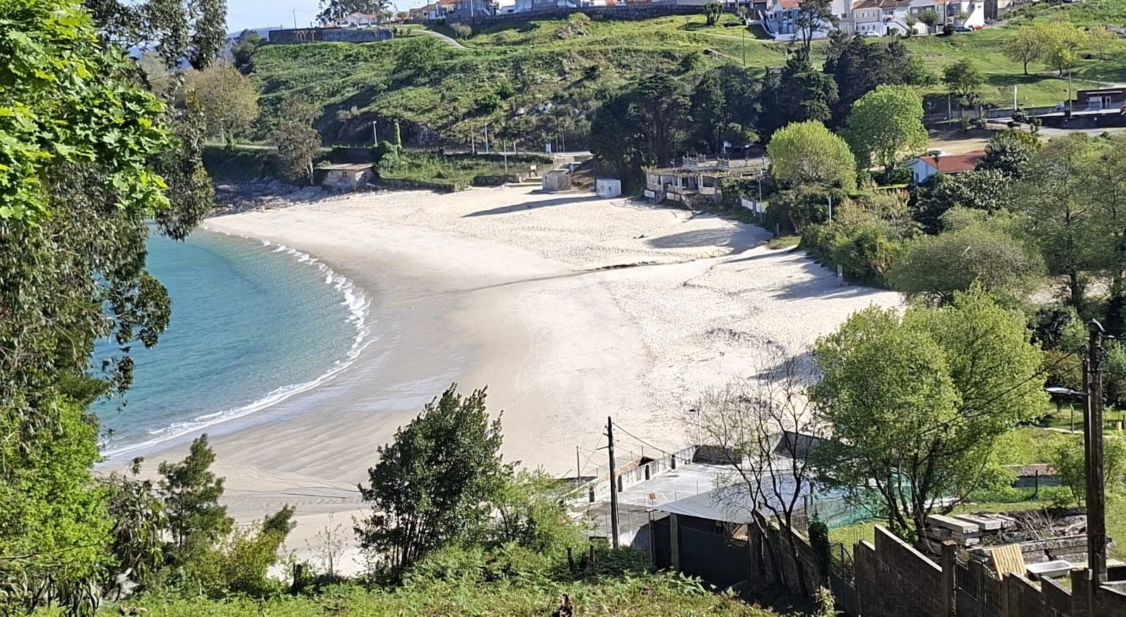 Puesta a punto de las playas de Marín para Semana Santa