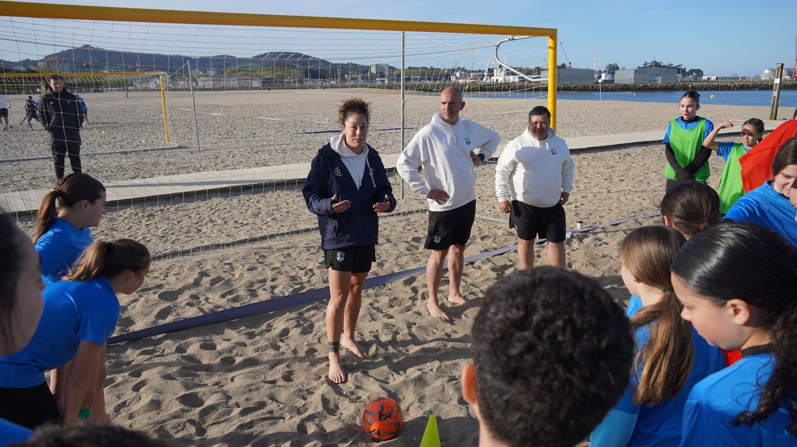 Jornada de promoción del fútbol playa en Vilagarcía