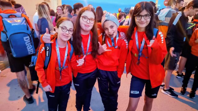 Equipo feminino que acadou a medalla bronce Equipo feminino que acadou a medalla bronce