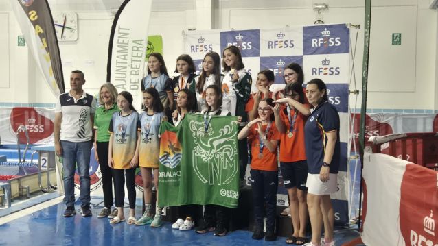 Equipo feminino que acadou a medalla de bronce Equipo feminino que acadou a medalla de bronce