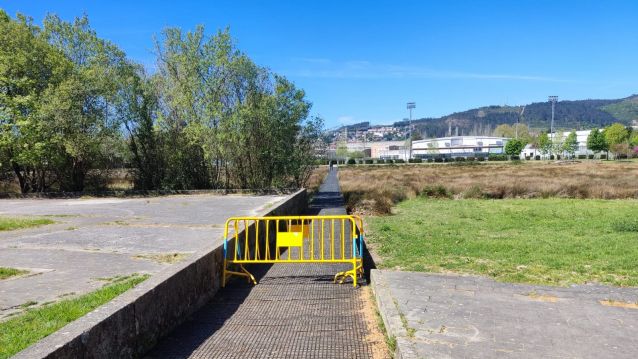 Valado instalado no acceso a unha das pasarelas da Illa das Esculturas ou Illa do Covo